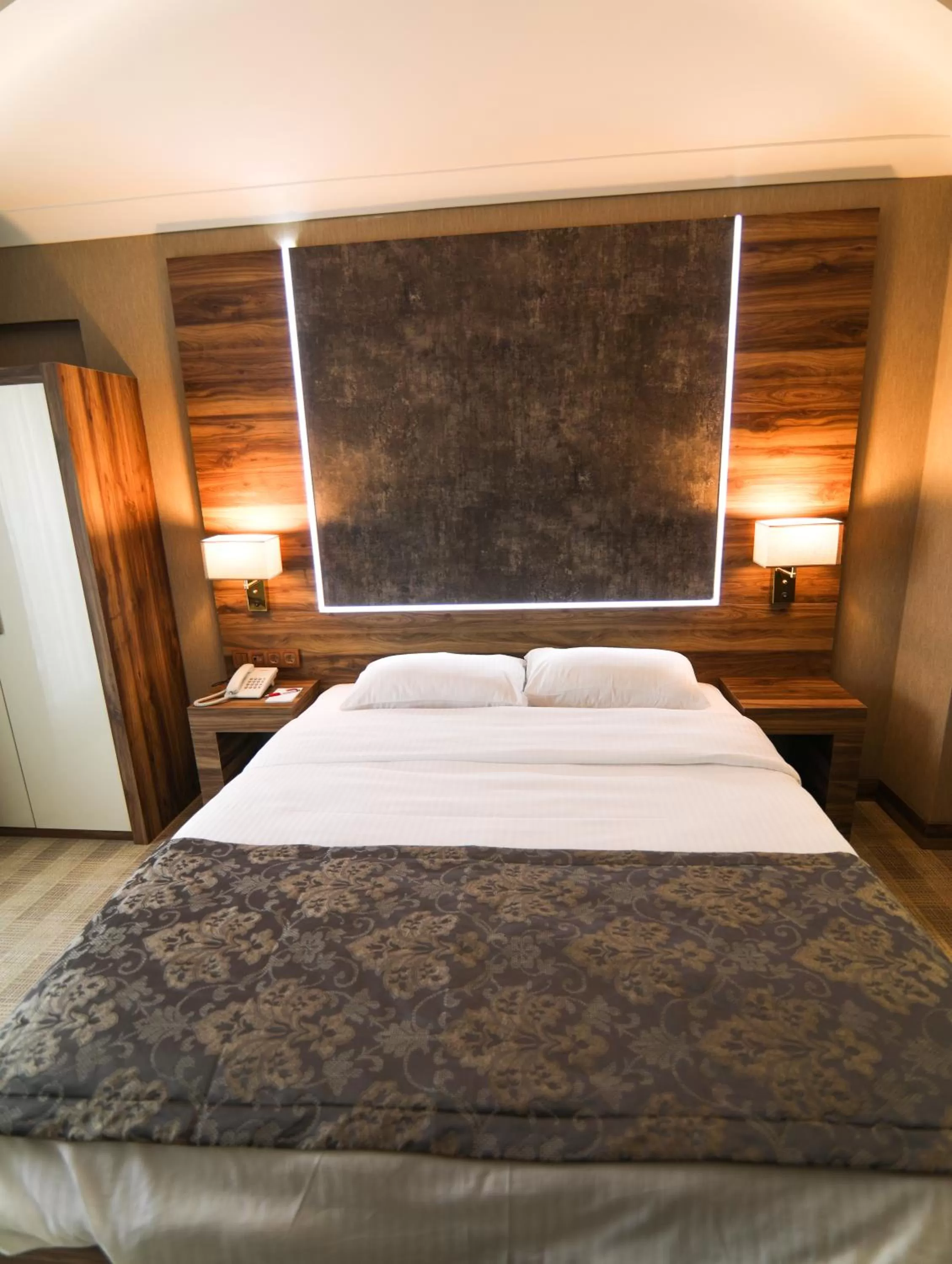 Budget Double Room in Marbes HOTEL