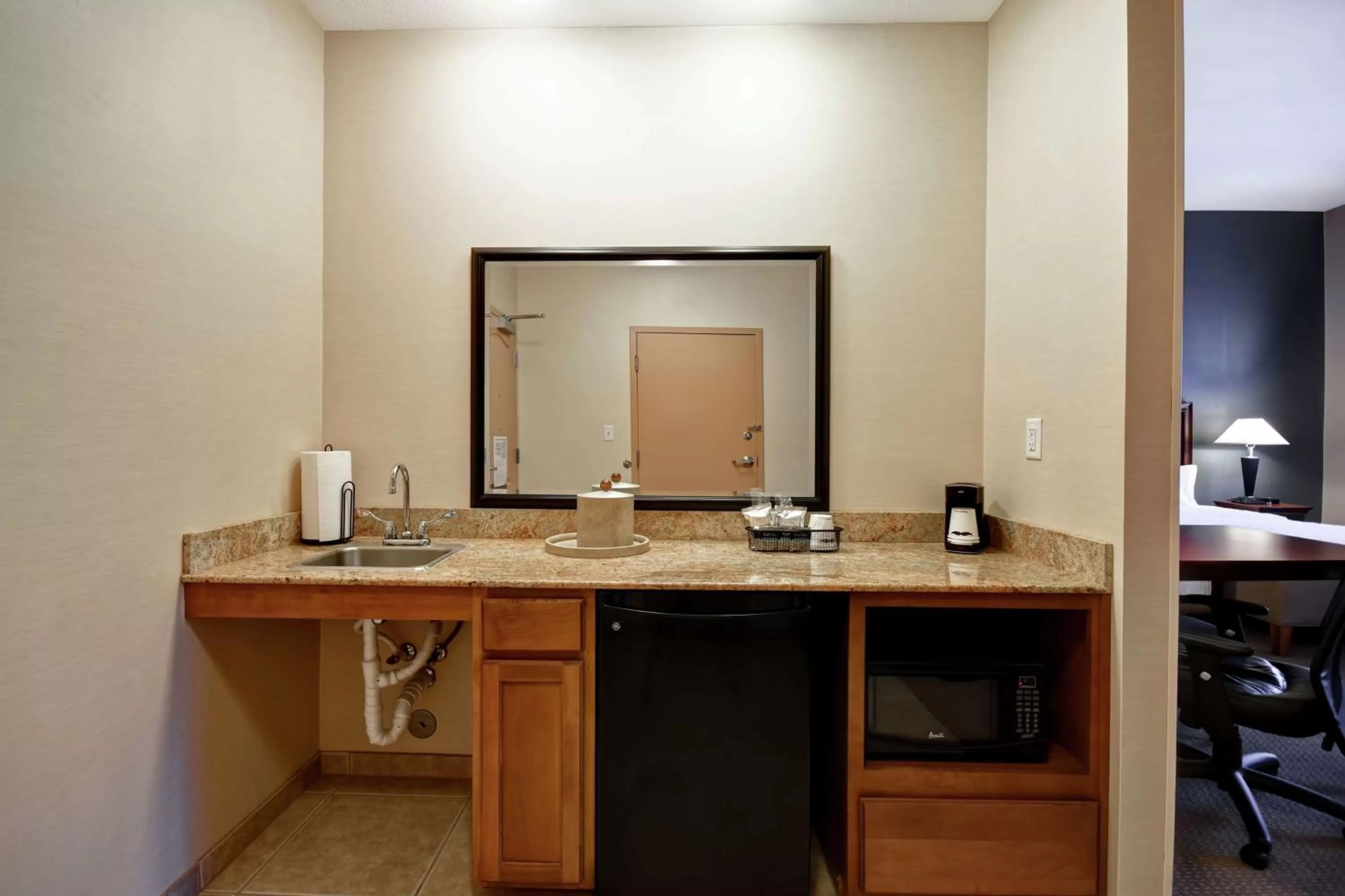 King Suite - Mobility and Hearing Access/Non-Smoking in Hampton Inn & Suites Folsom