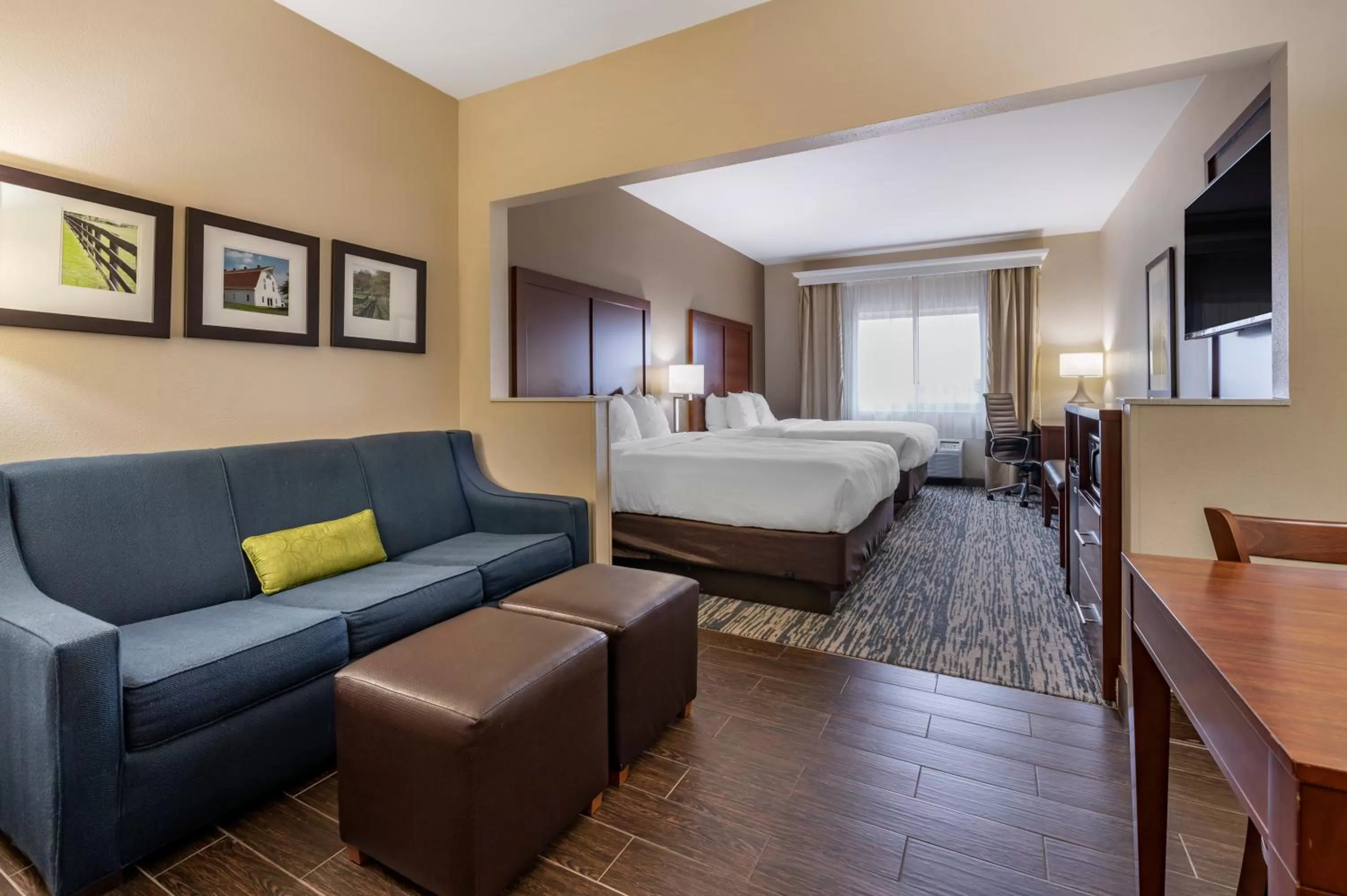 Standard Double Room with Double Beds - Mobility Accessible/Non-Smoking in Comfort Suites Keeneland