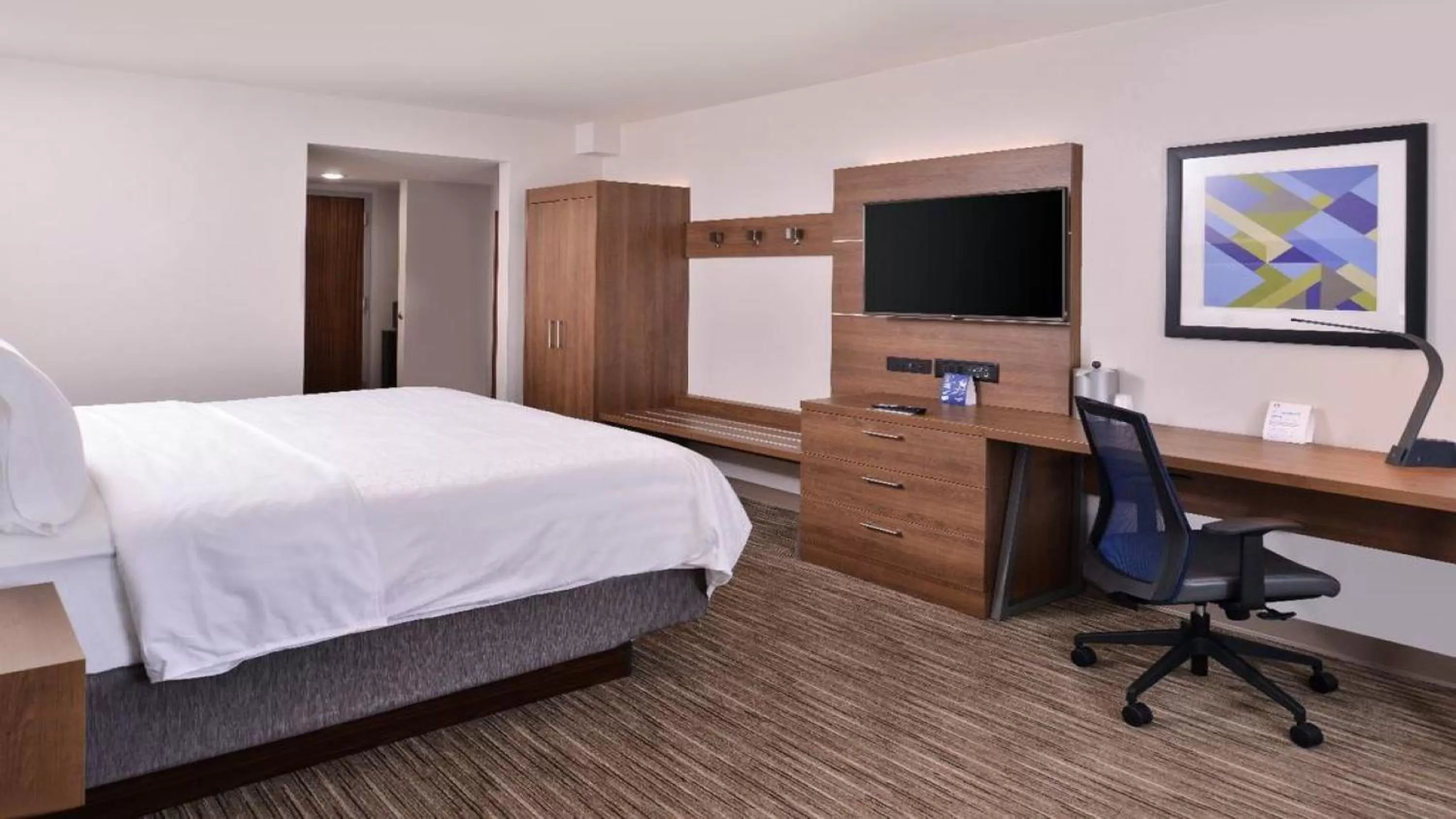 Standard King Room in Holiday Inn Express Hotel & Suites Mount Pleasant by IHG