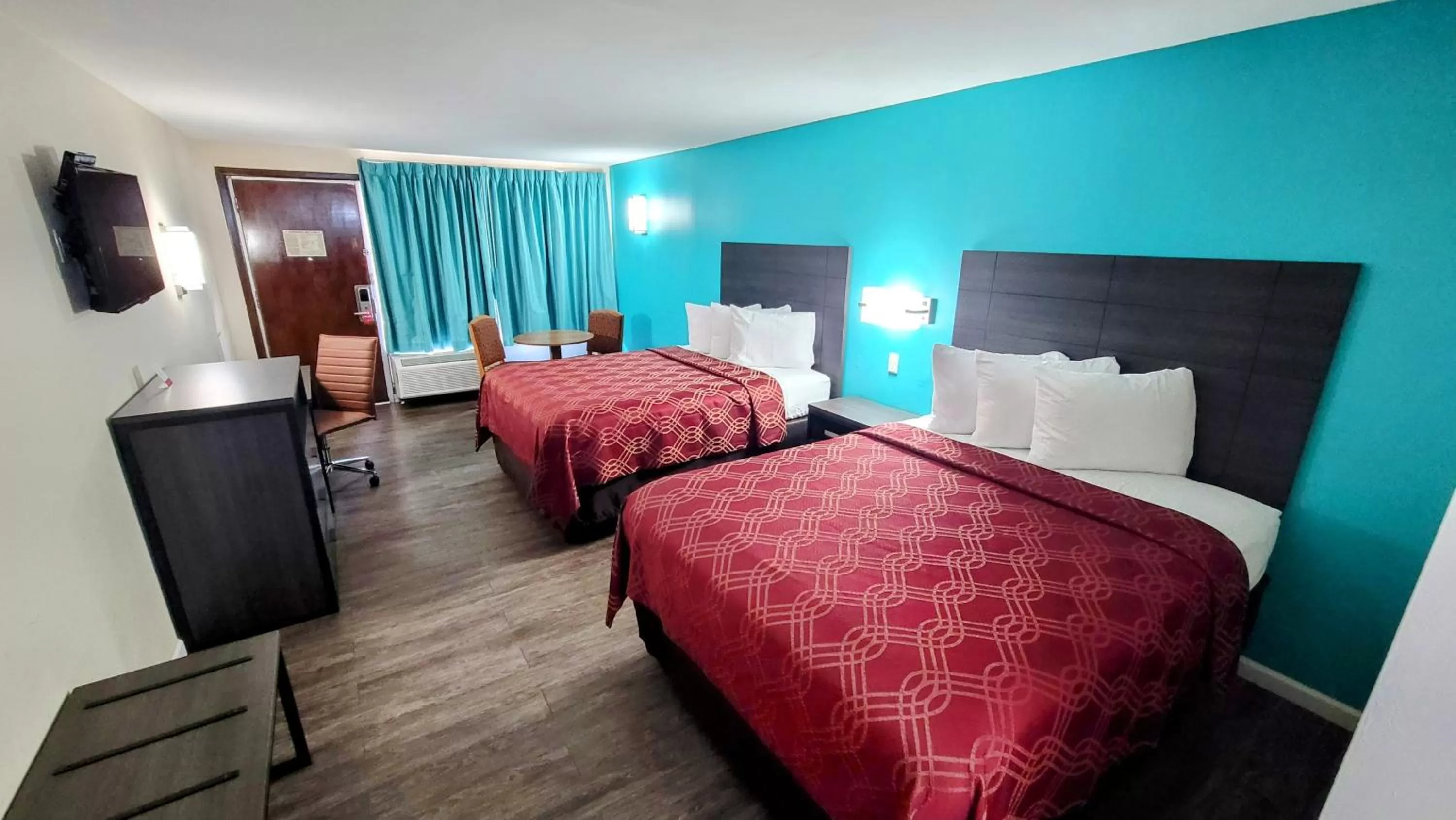 Queen Room with Two Queen Beds - Accessible/Non Smoking in Econo Lodge