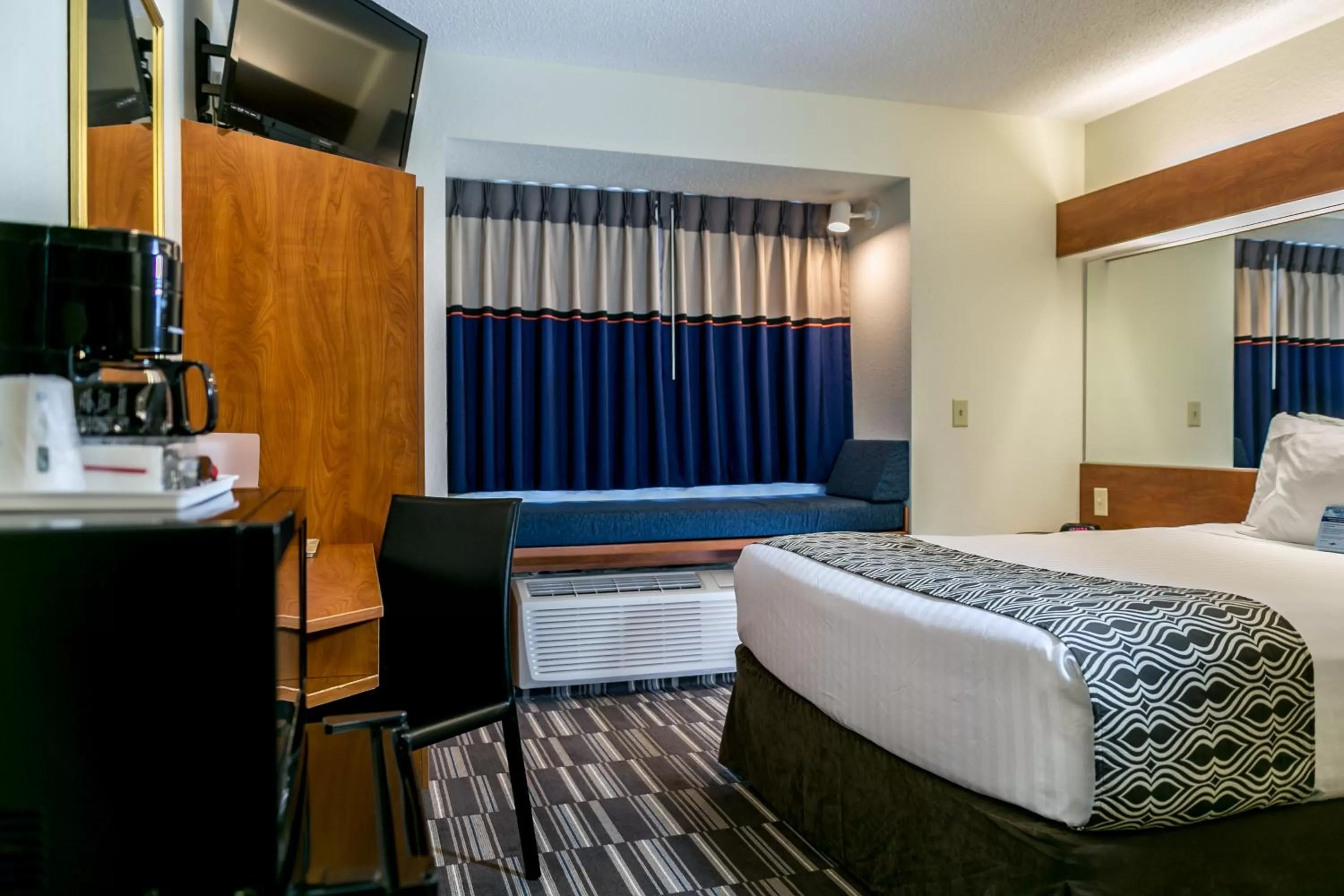 Queen Room - Non-Smoking in Microtel Inn and Suites - Inver Grove Heights