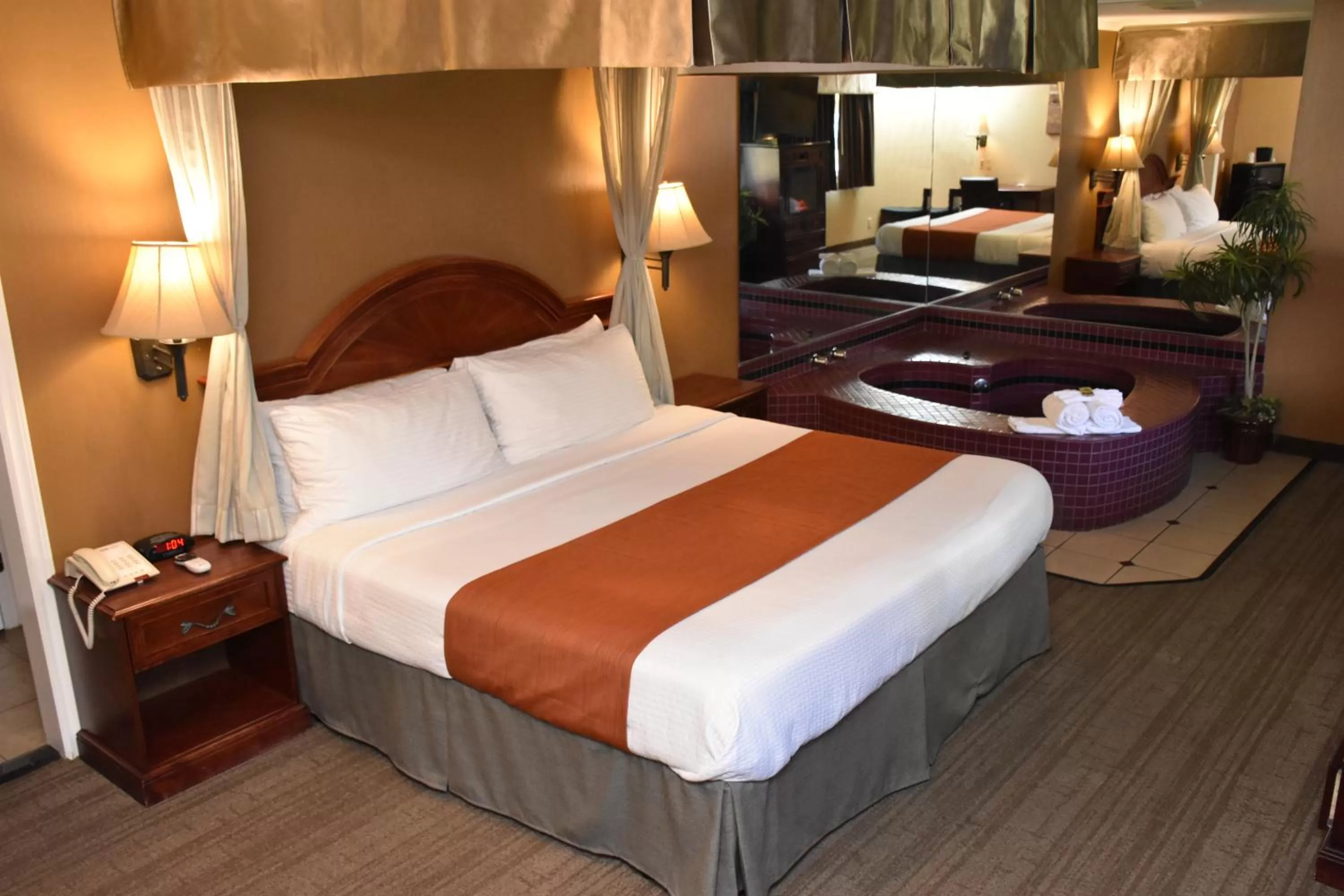 Honeymoon Suite in Dynasty Suites Redlands