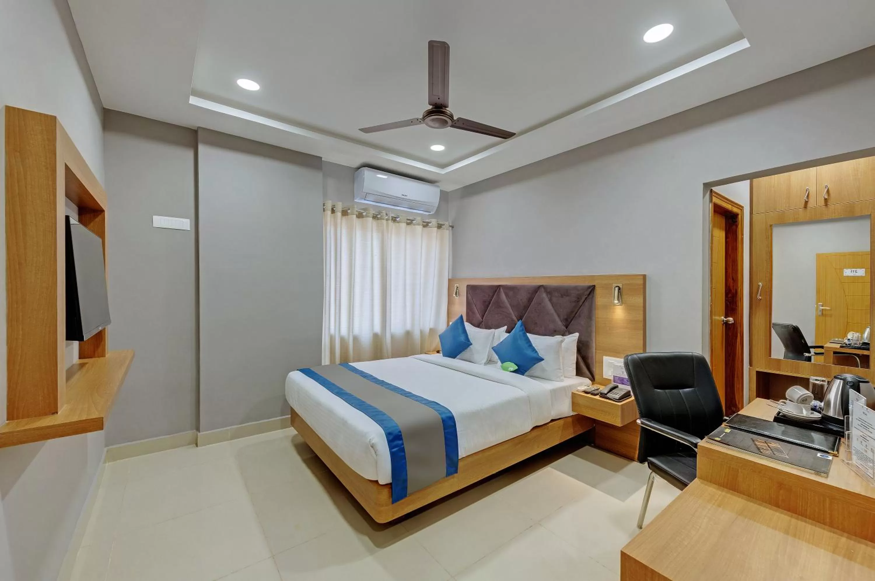 Deluxe Room with 10% off on F&B & Laundry in Click Hotel Guwahati