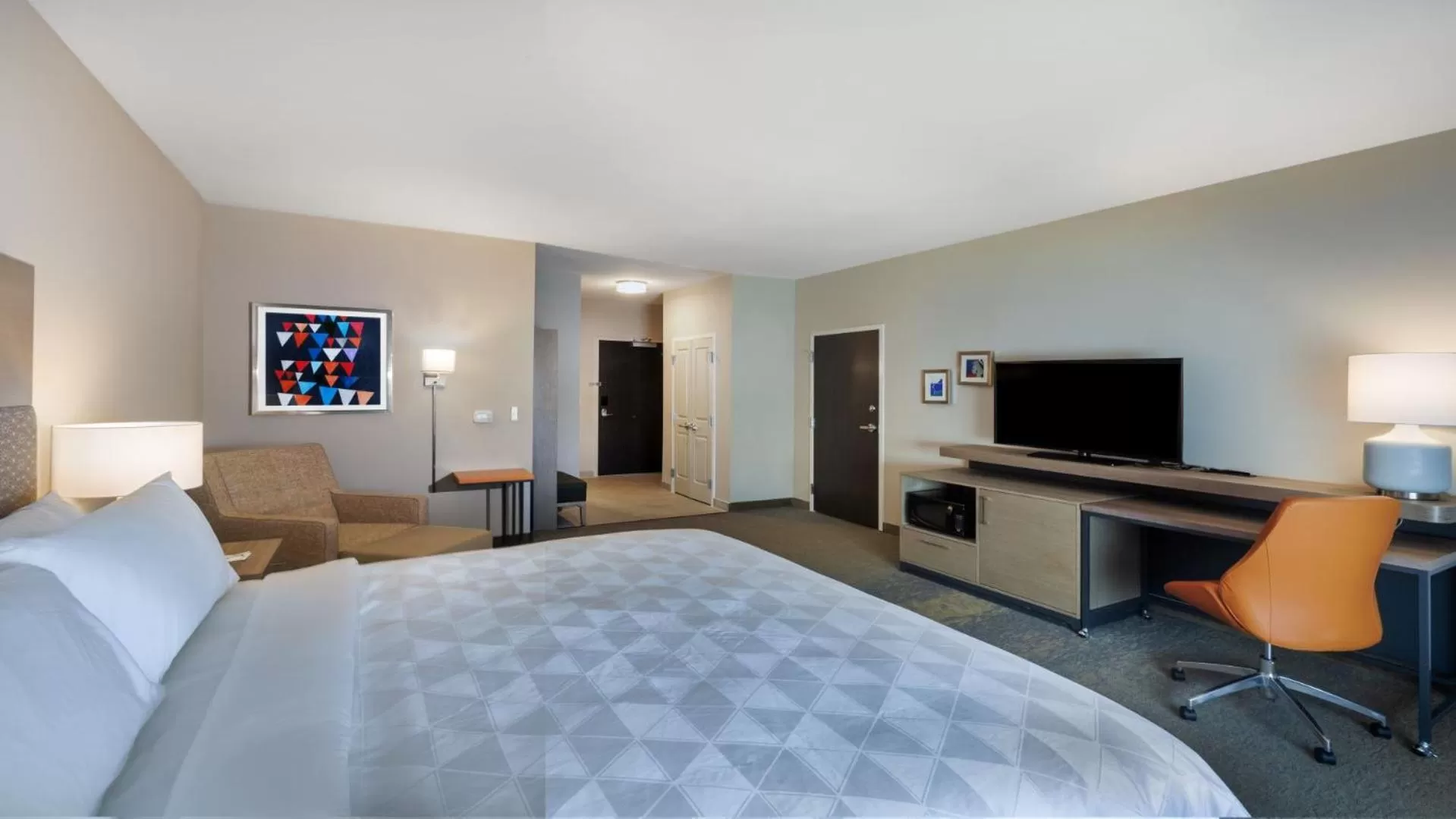 King Room - Hearing Accessible - Roll-in Shower in Holiday Inn Lubbock South by IHG