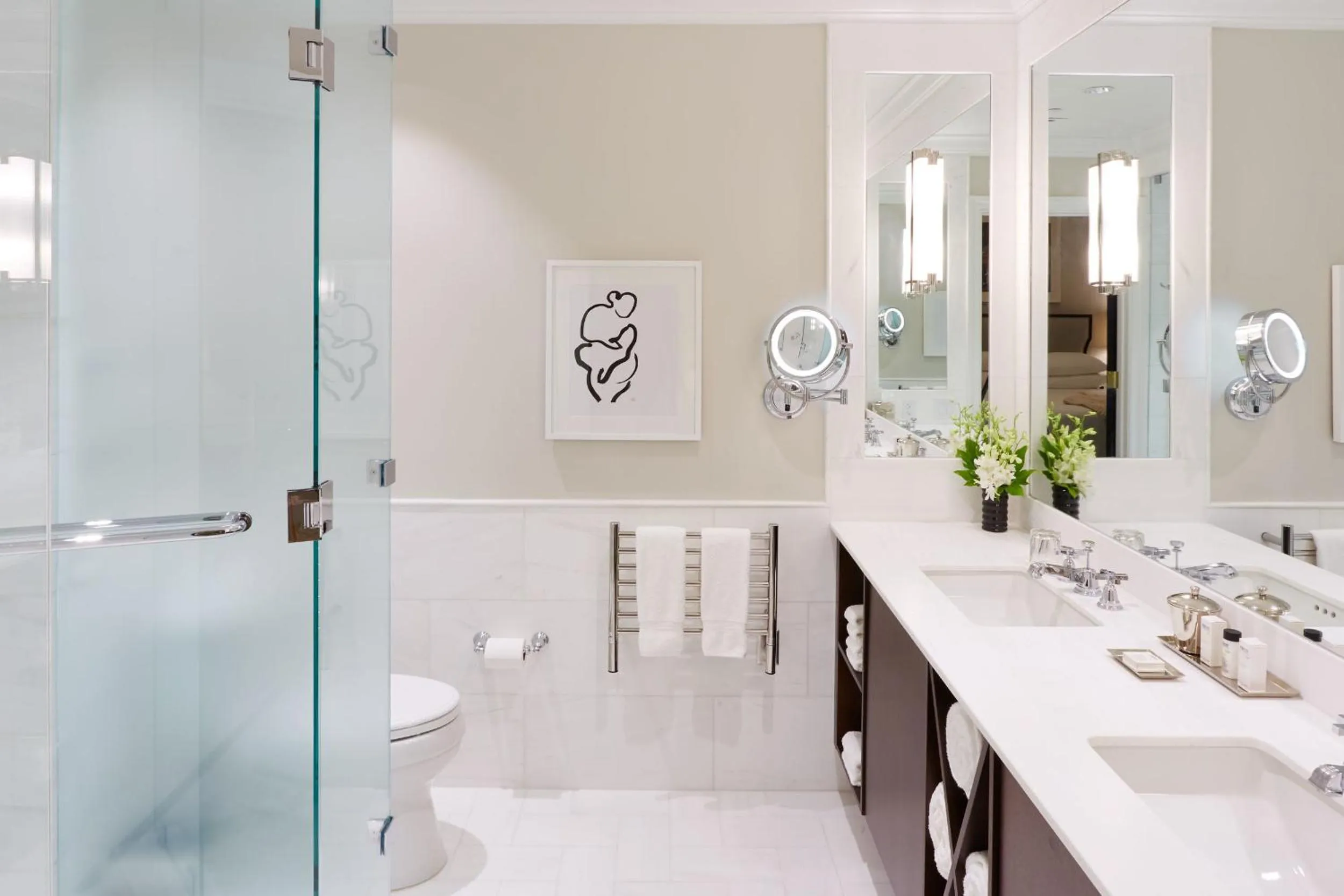 Traditional Double Queen Accessible in The Spectator Hotel