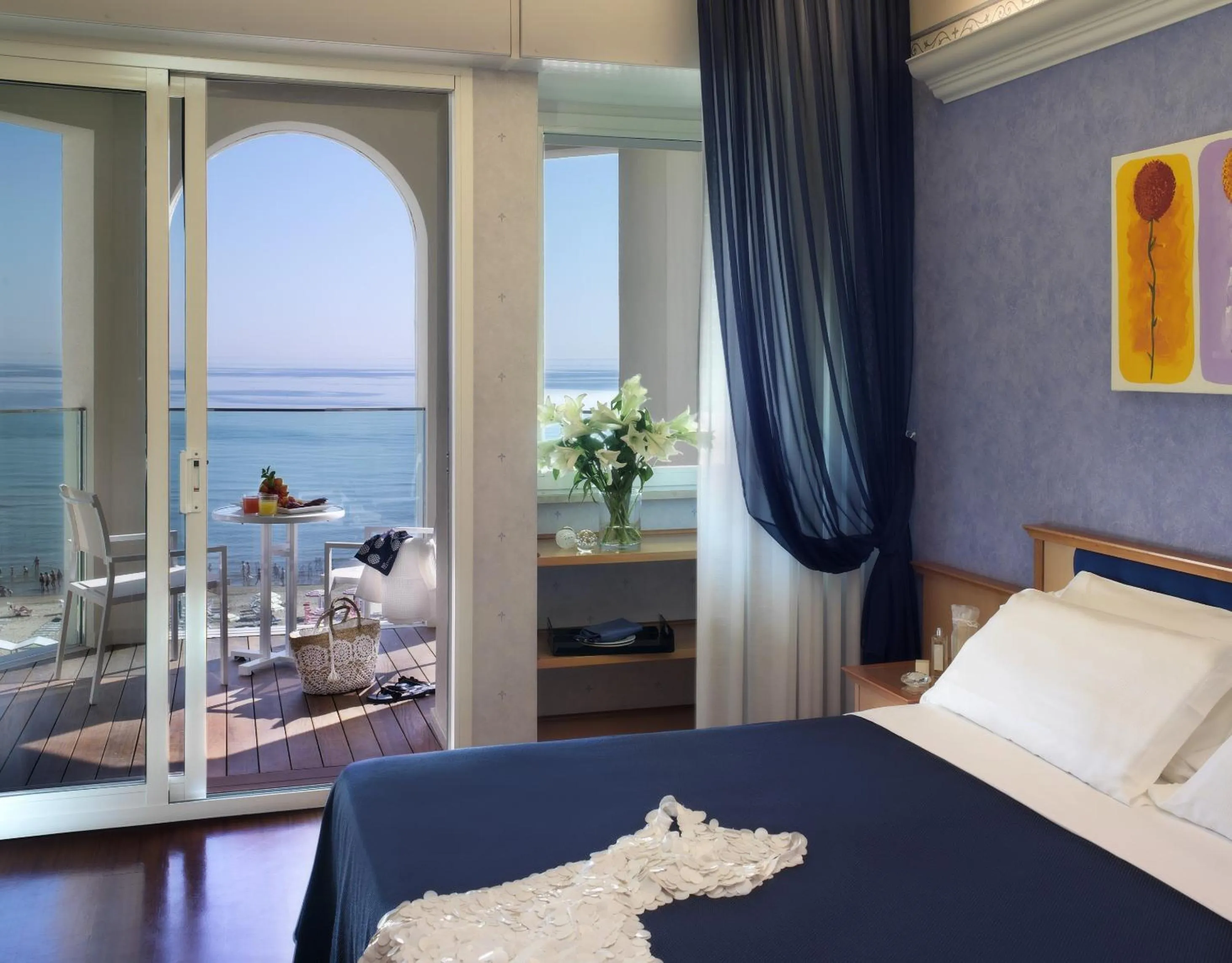Deluxe Triple Room with Sea View in Hotel Tiffany's