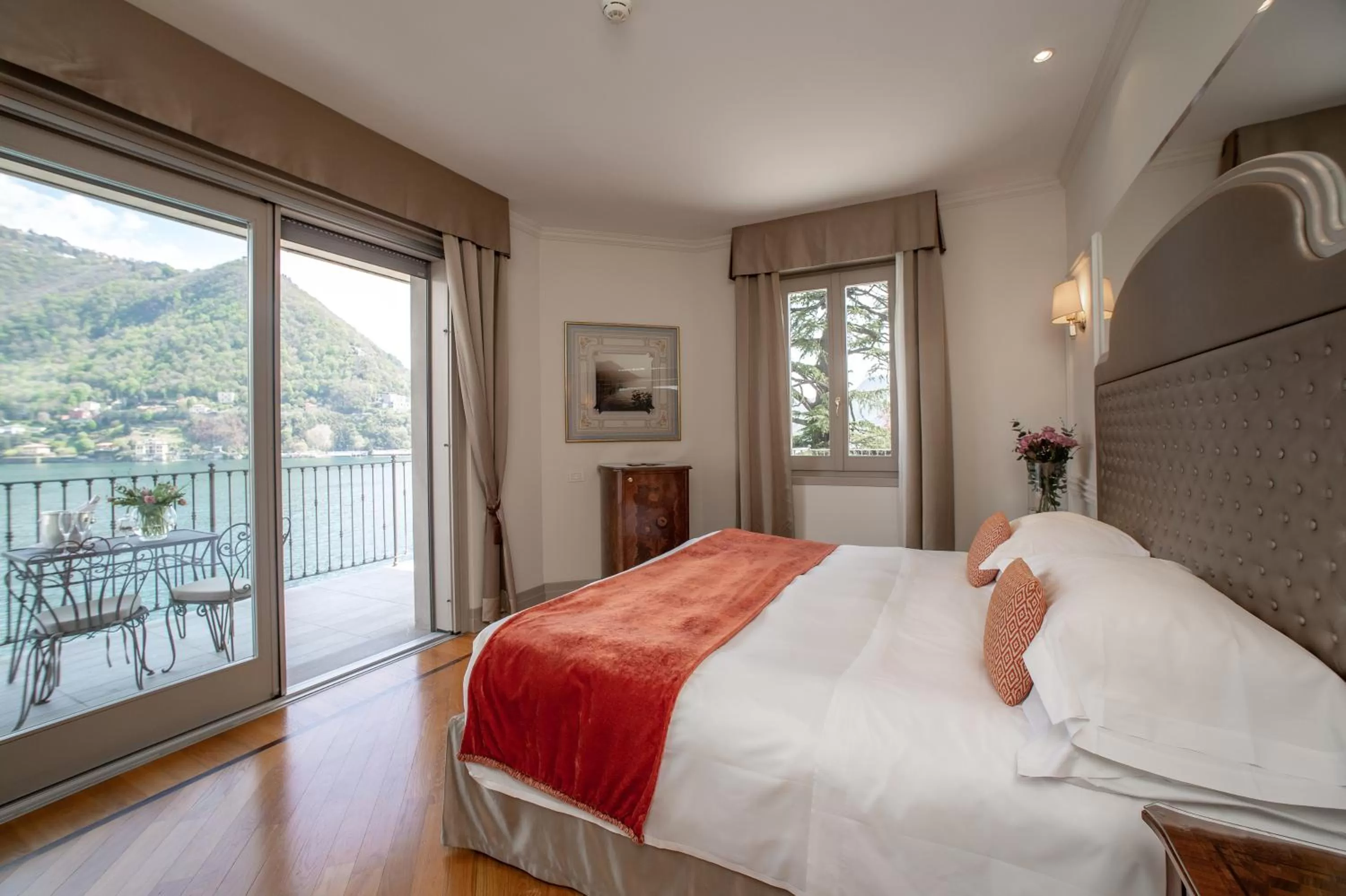 Junior Suite with Lake View in Hotel Villa Flori