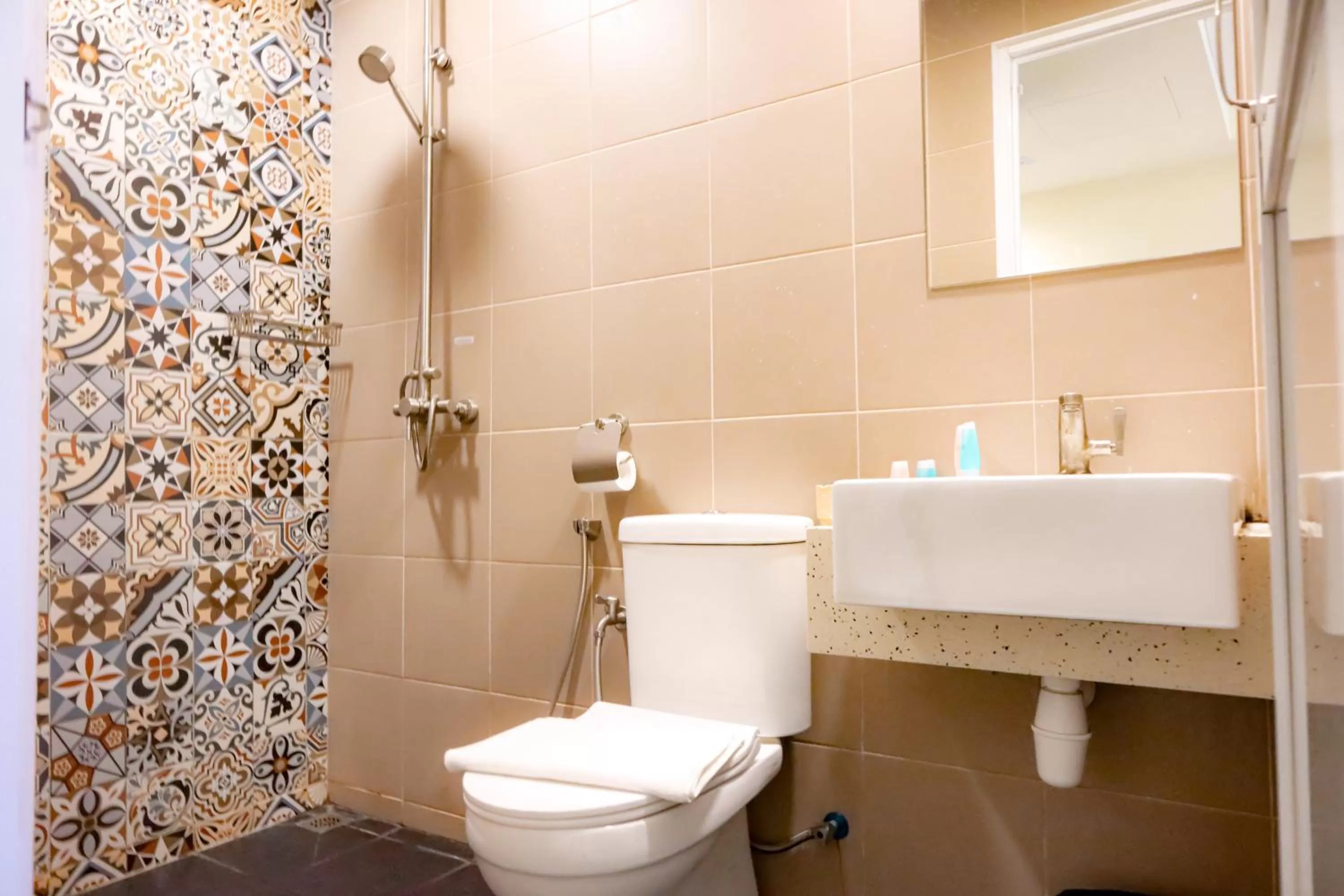 Superior Queen in Bishop Hotel