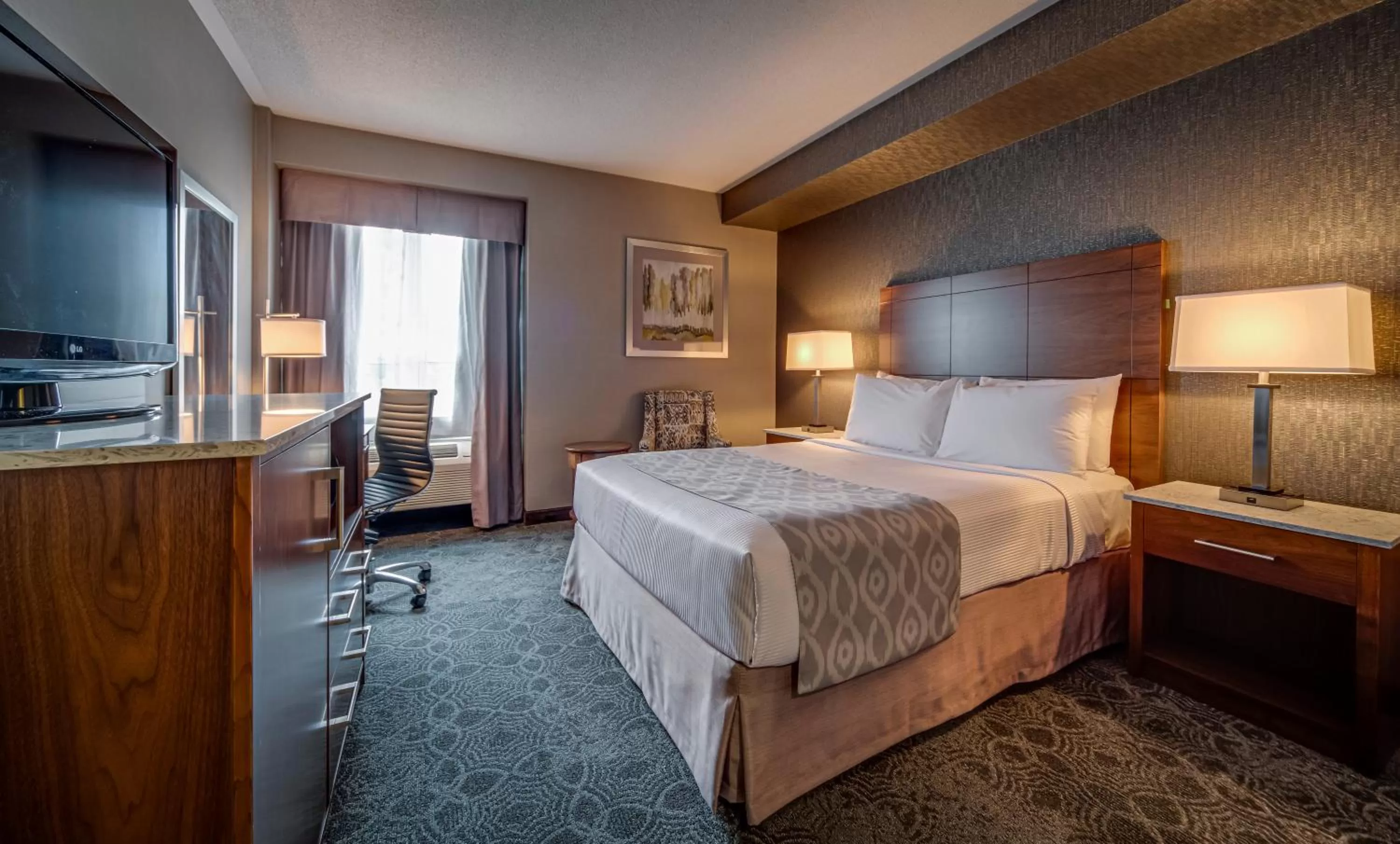 Standard room with 1 king bed in Monte Carlo Inn Markham