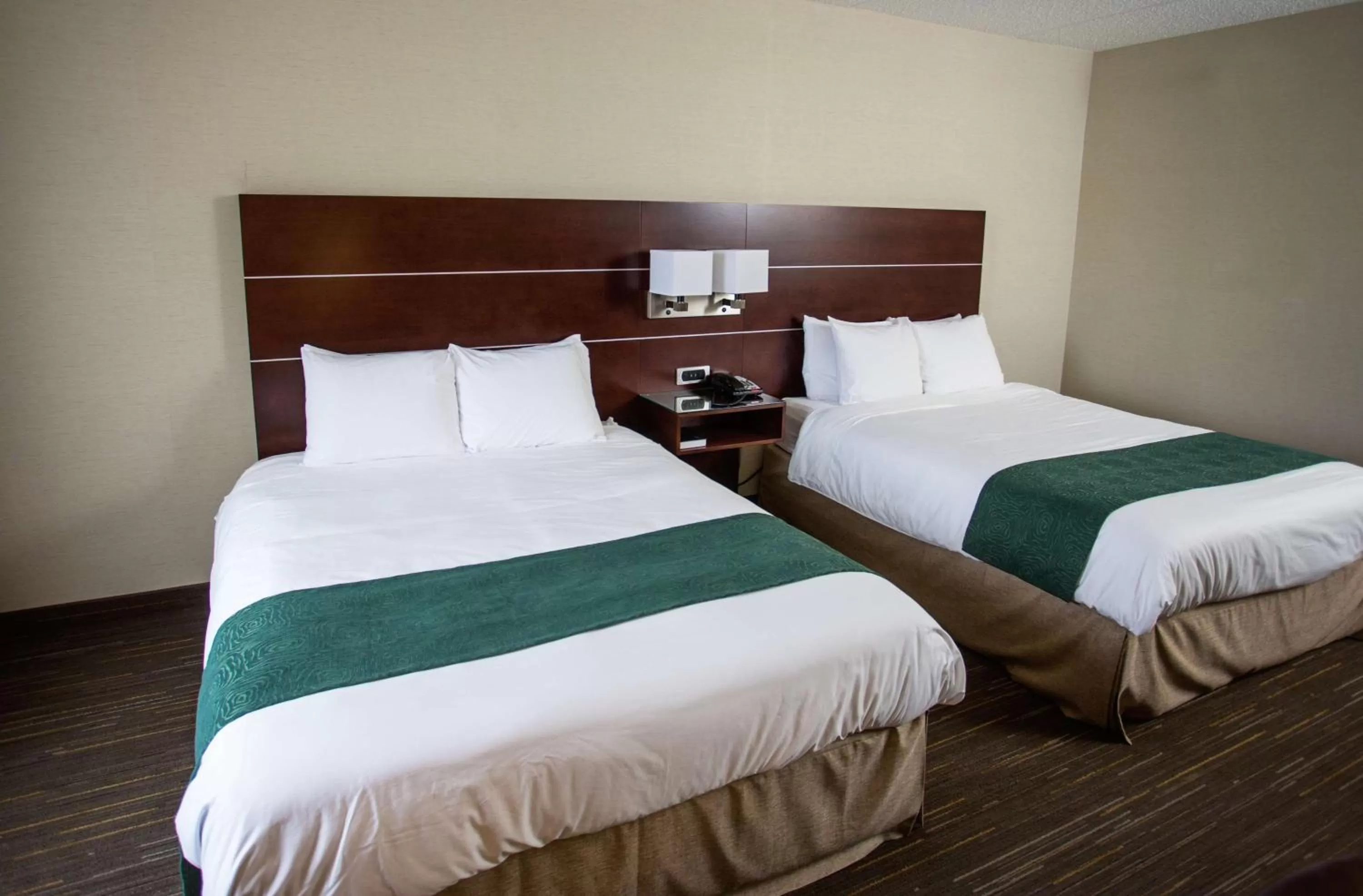 2 Queen Beds, Superior Mobility Accessible Room, Tub w/ Grab Bars, Non-Smoking in Wyndham Moline on John Deere Commons