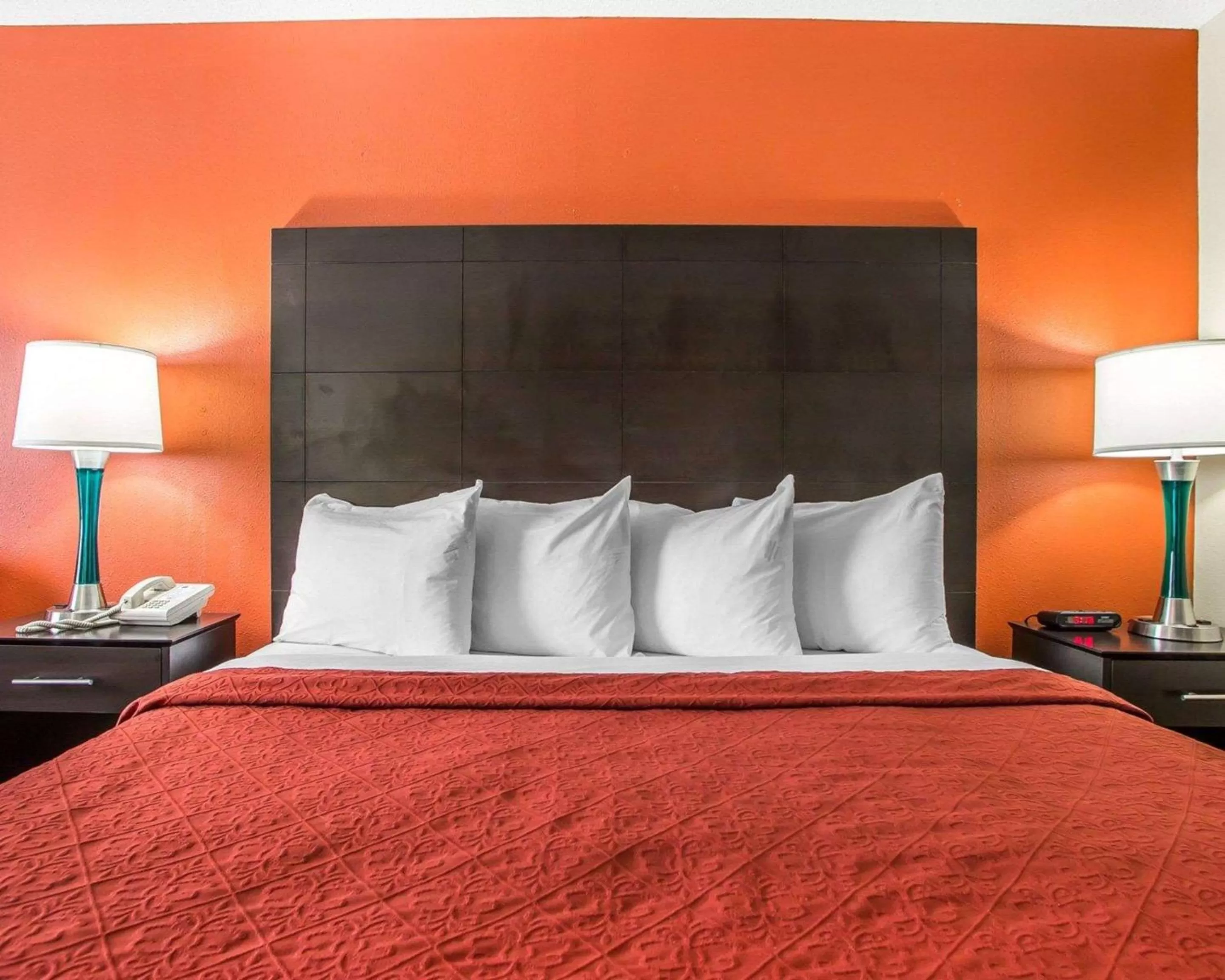 King Room - Non-Smoking in Quality Inn Morton at I-74