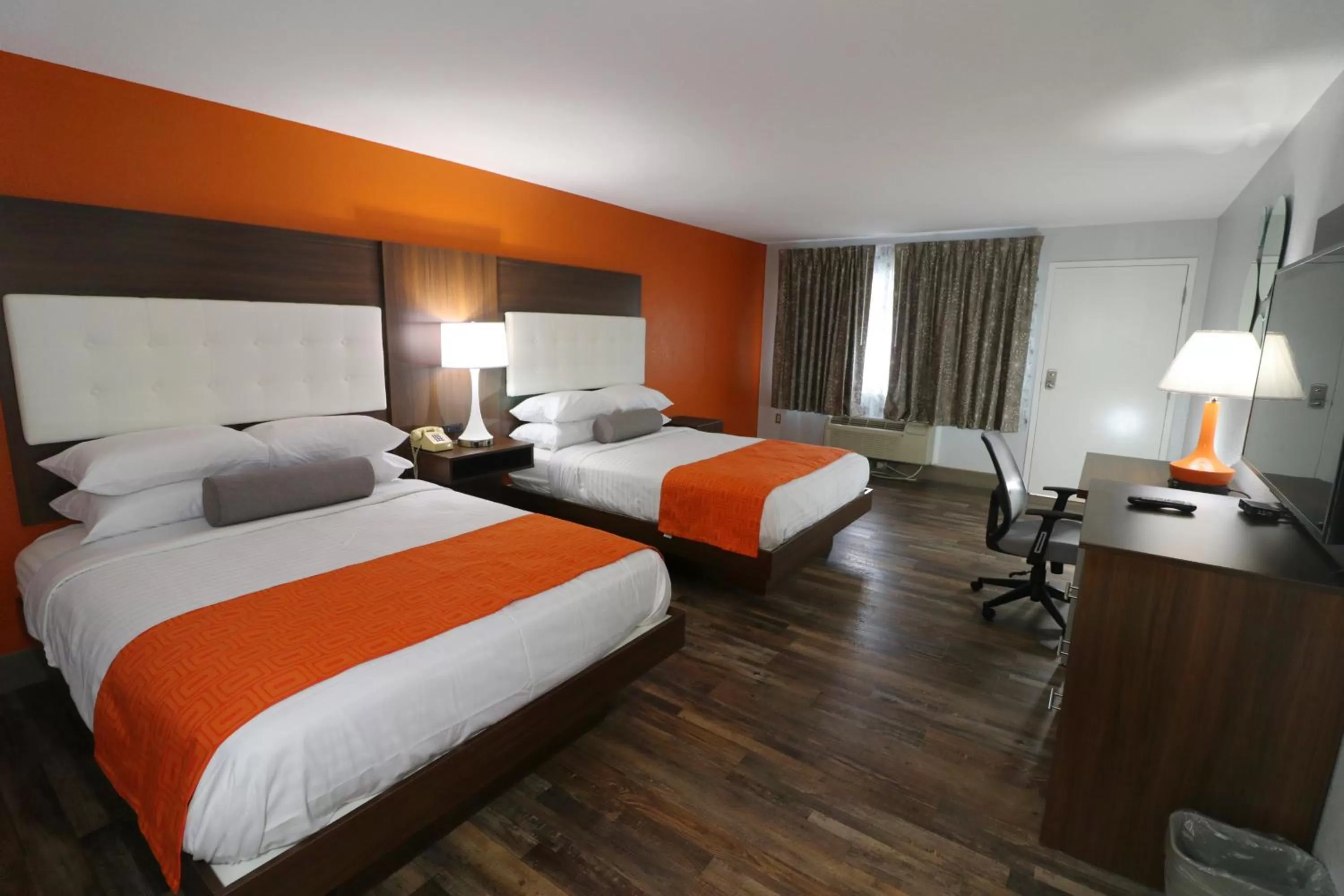 Queen Room with Two Queen Beds in Howard Johnson by Wyndham Downtown Gatlinburg