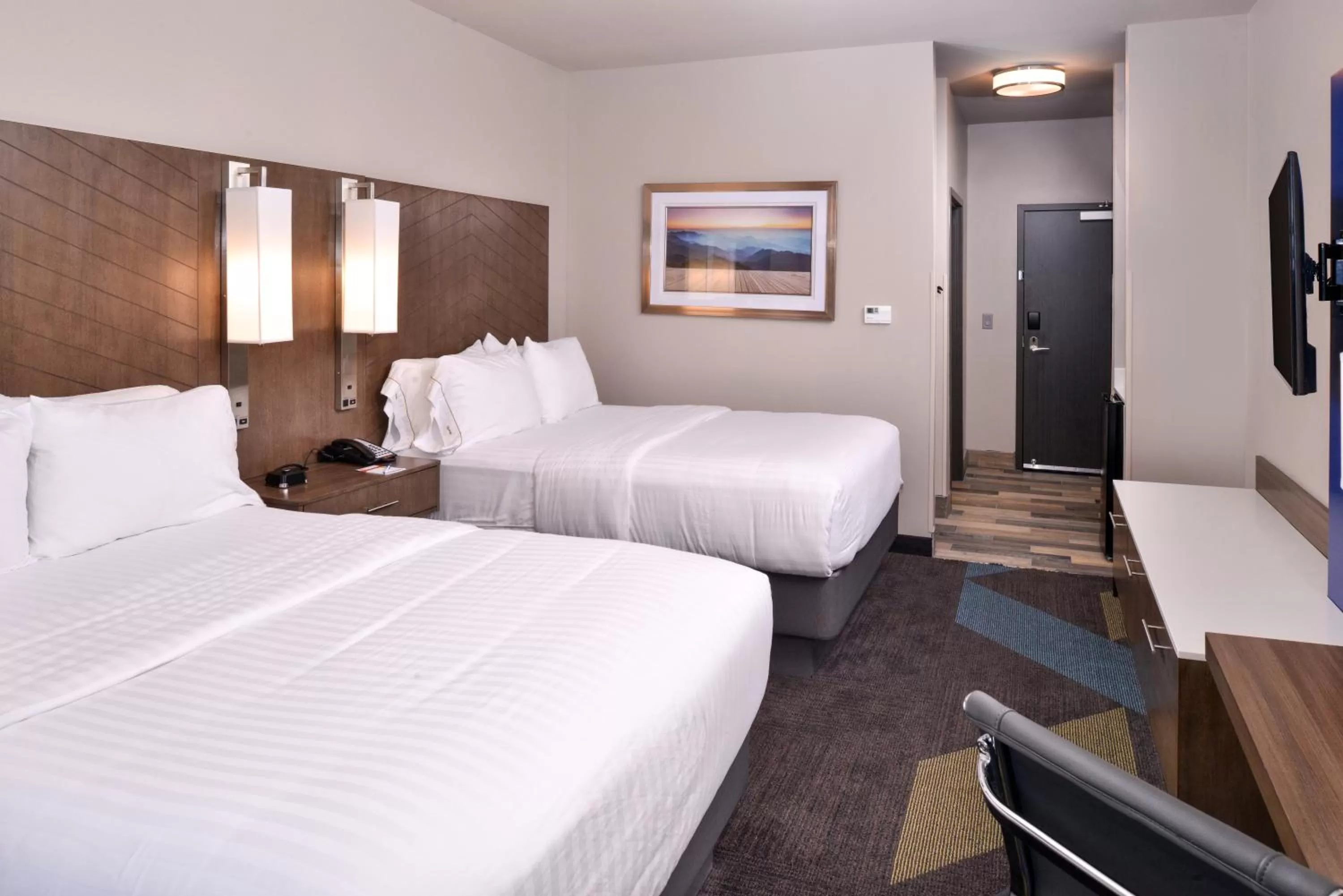 Standard Queen Room with Two Queen Beds - Communications Accessible in Holiday Inn Express and Suites Bryant - Benton Area by IHG