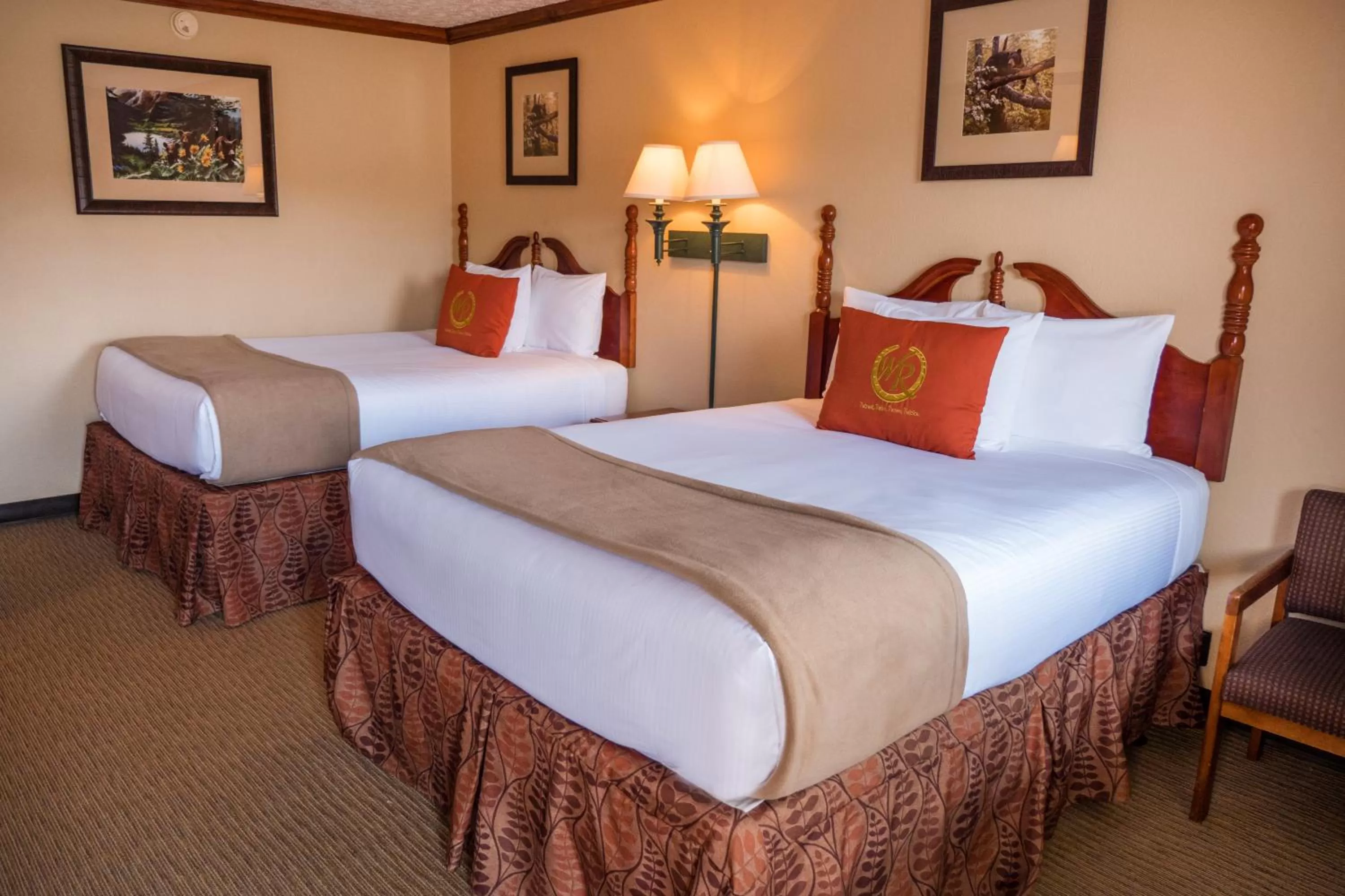 Double Queen Parkway View Room in Wild Bear Inn