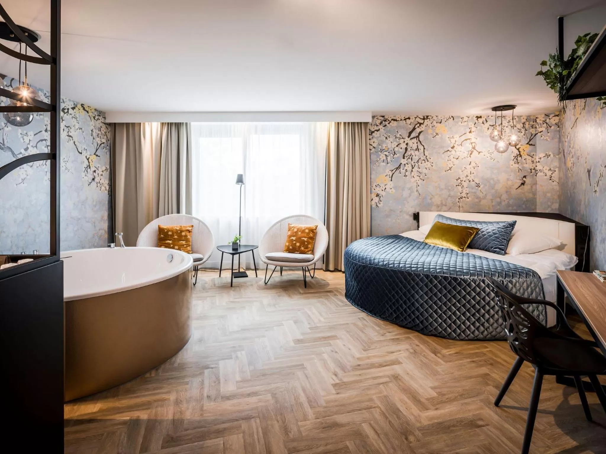 Suite with Hot Tub in Hotel Van der Valk Maastricht