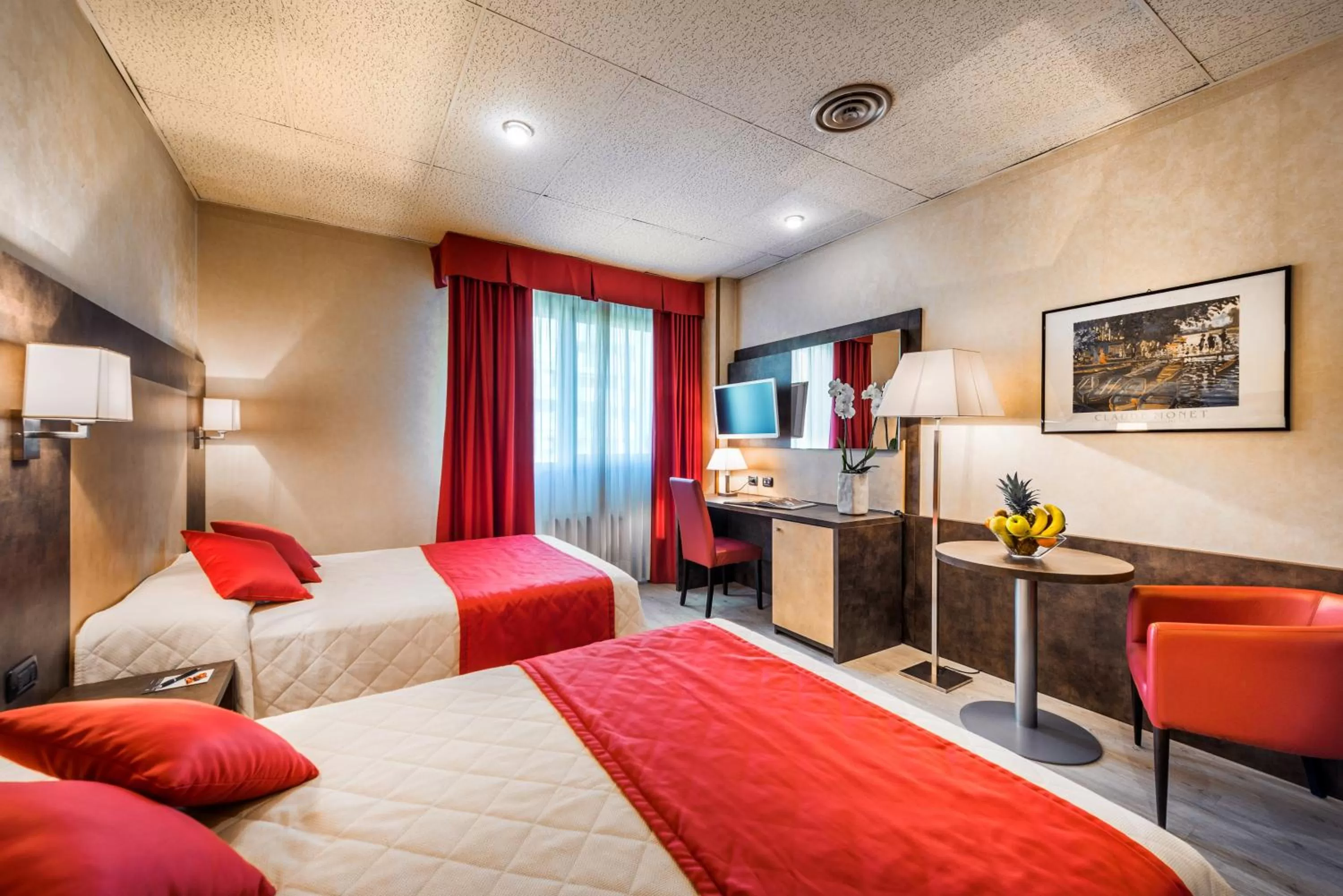 Deluxe Double Room with Two Double Beds in iH Hotels Bologna Amadeus