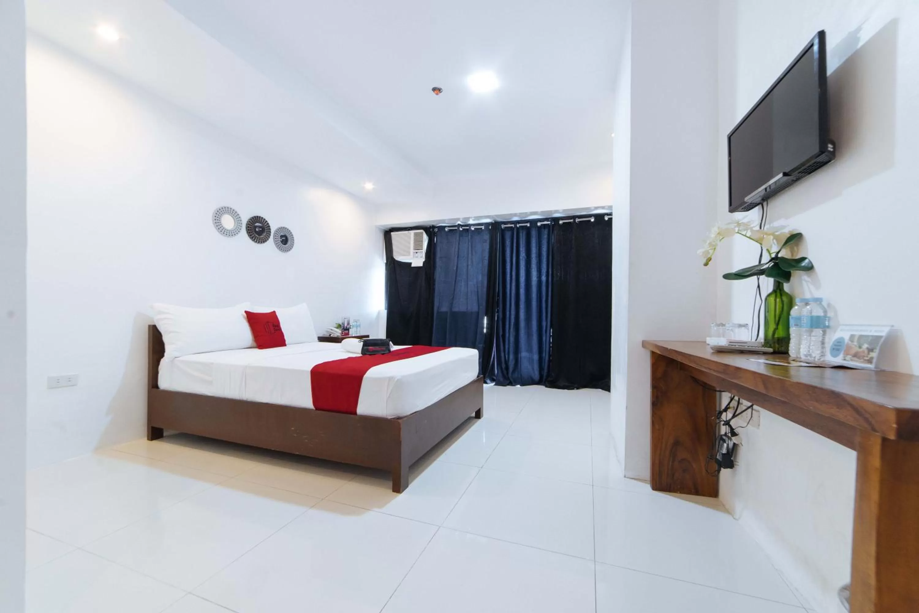 Double Room in RedDoorz Plus @ San Roque Roxas City