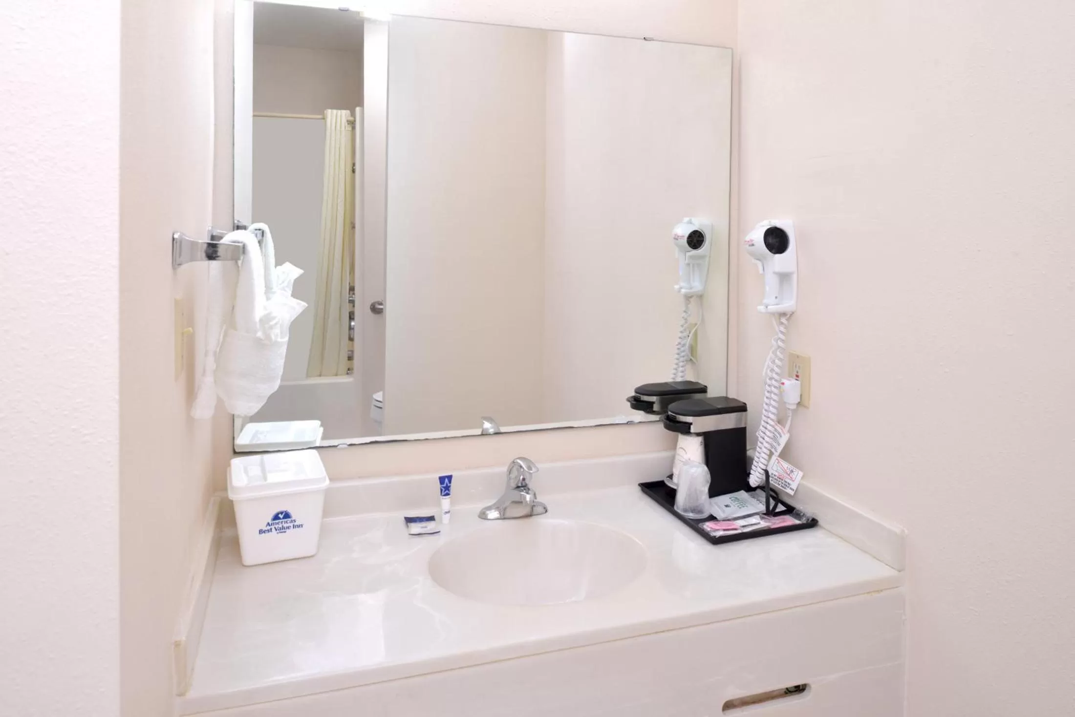 2 Queen Beds Smoking in Americas Best Value Inn Sullivan