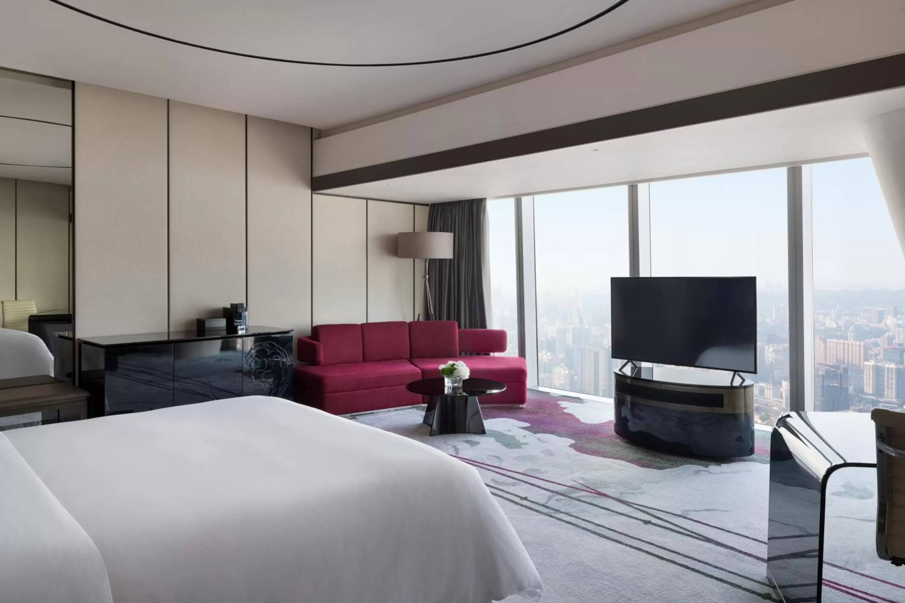 Deluxe King Room with City View in Four Seasons Hotel Guangzhou