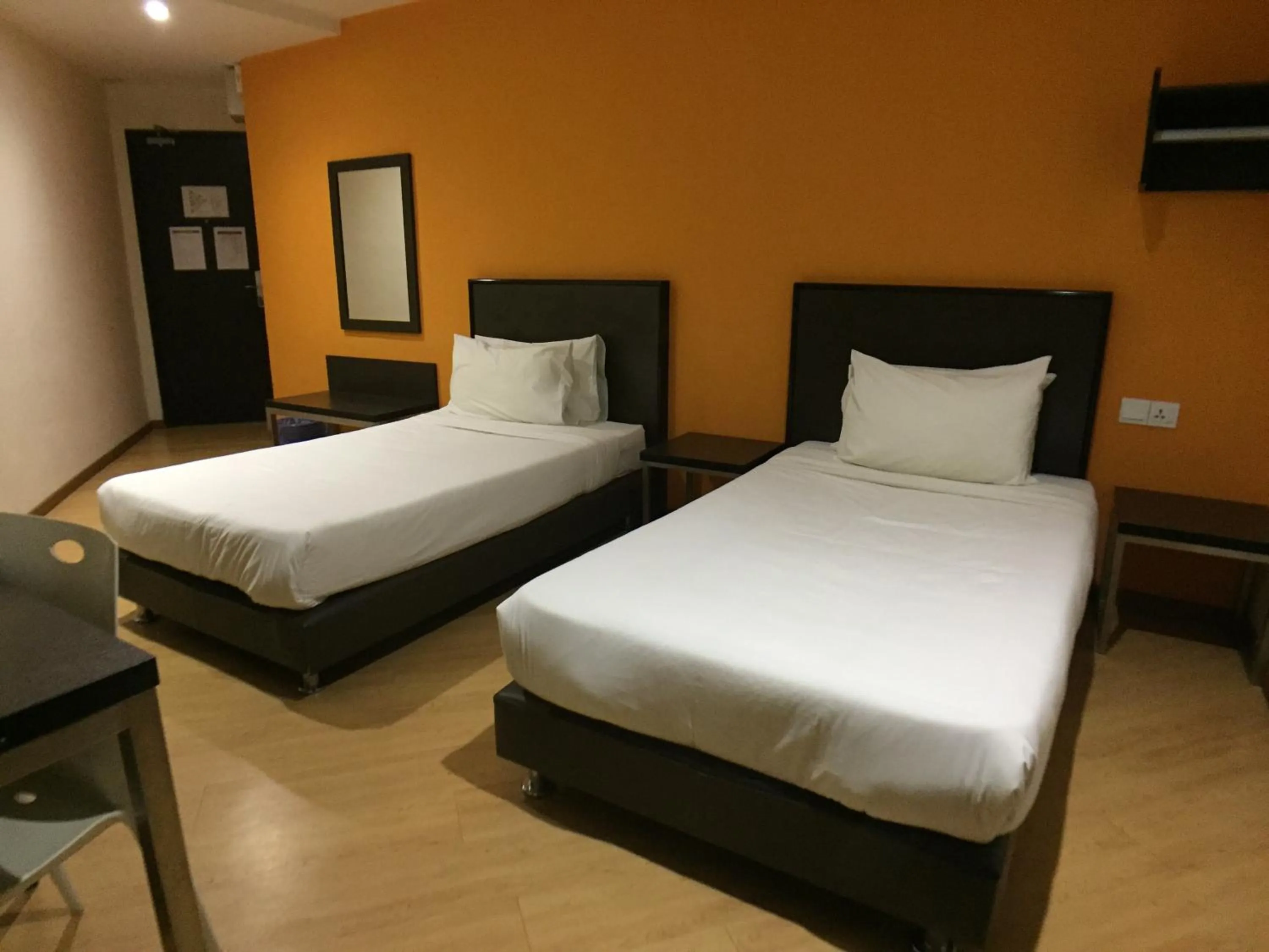 Standard Twin Room in Padungan Hotel