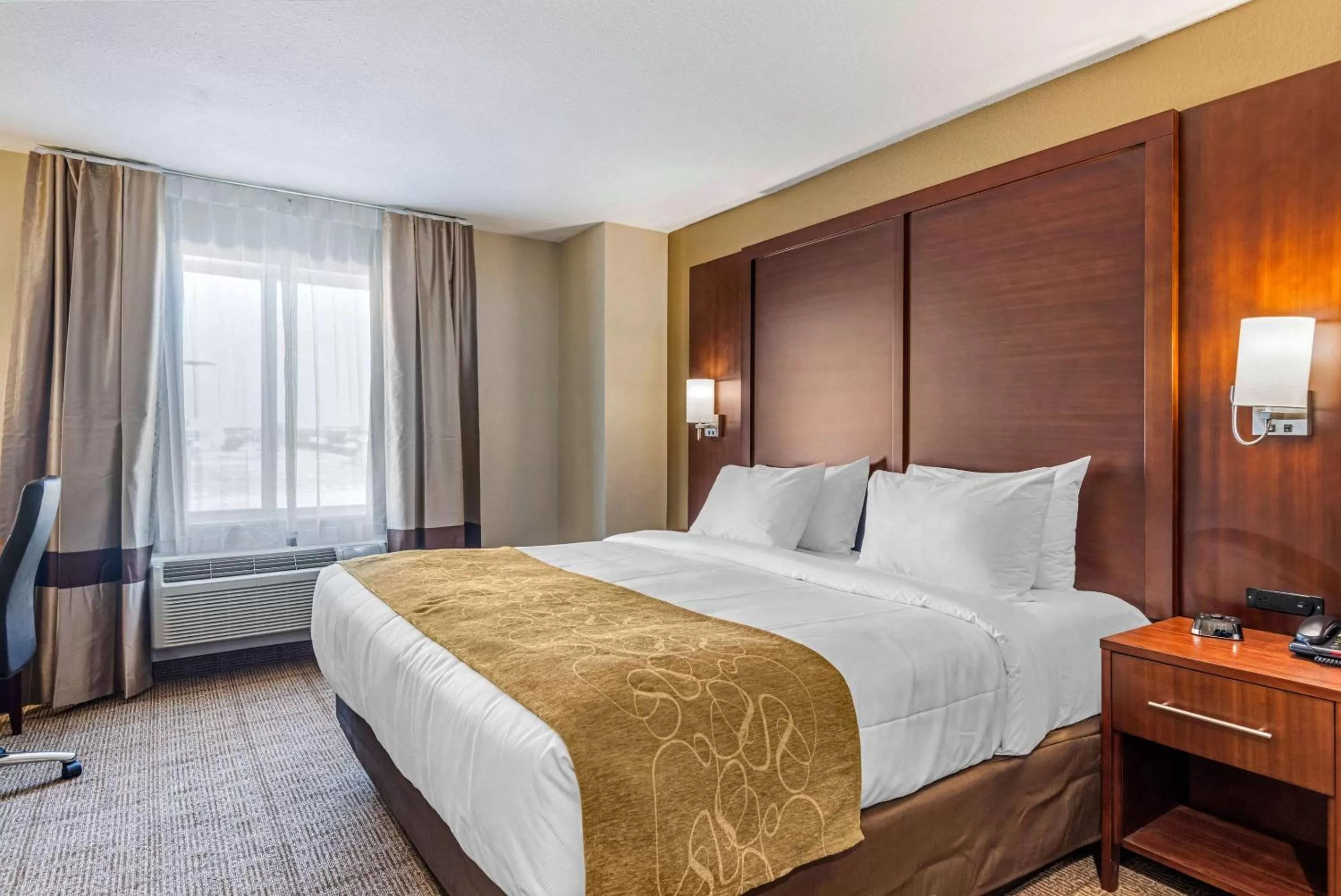 King Room - Accessible/Non-Smoking in Comfort Inn & Suites