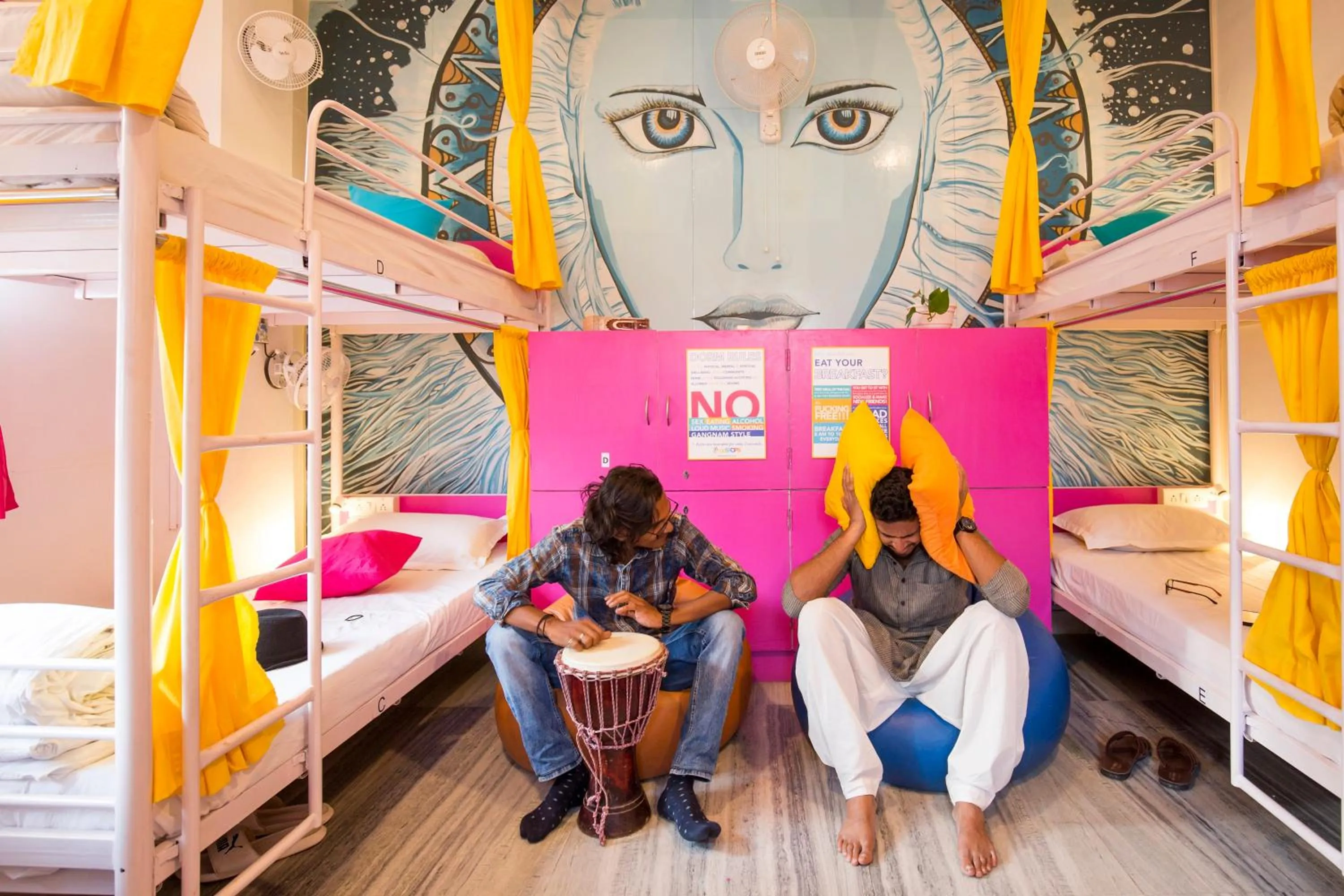 Bed in 8 Bed Mixed A/C Dormitory Room with Ensuite Bathroom in goSTOPS Udaipur