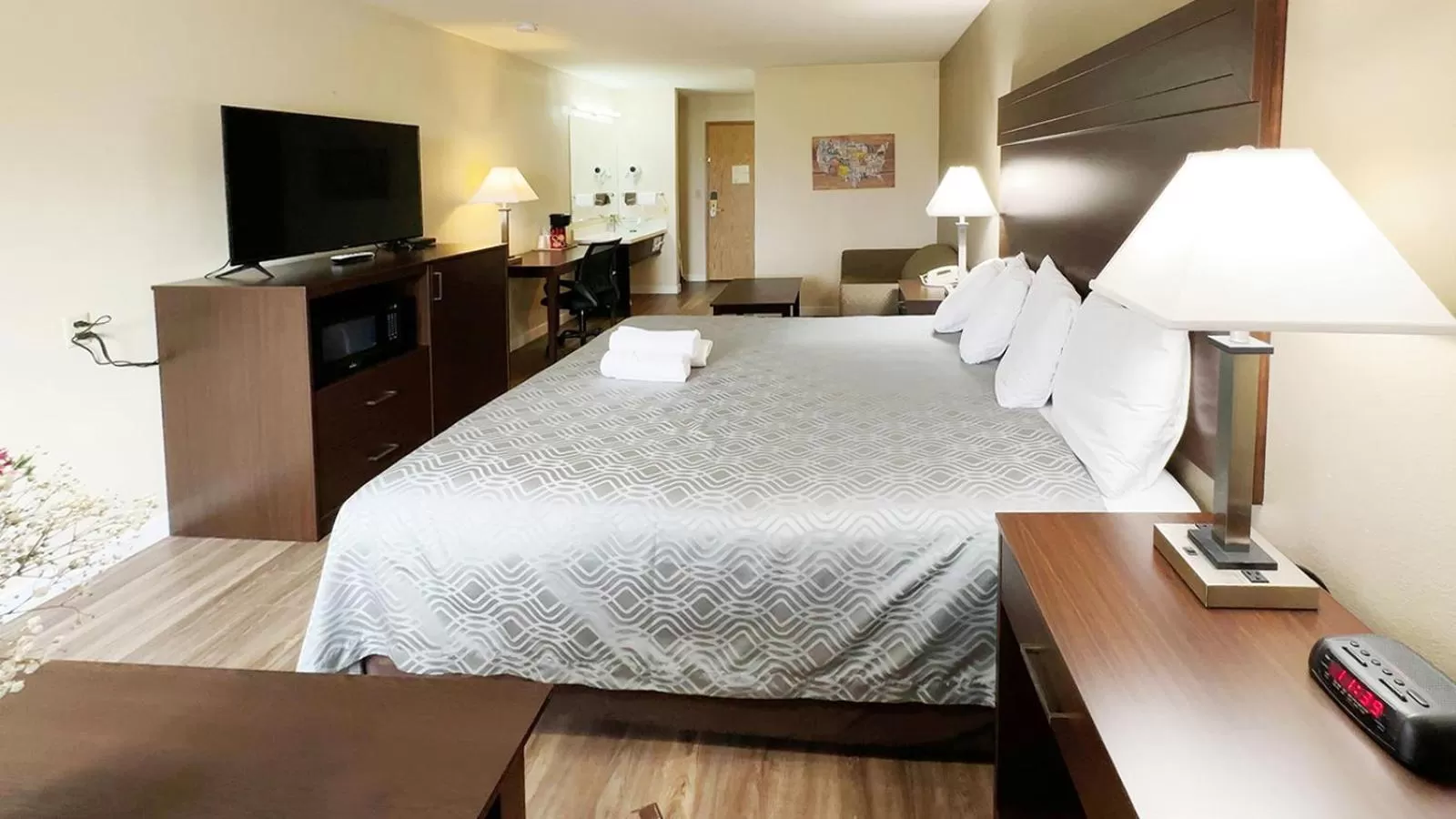 King Room - single occupancy in Ocean Star Inn