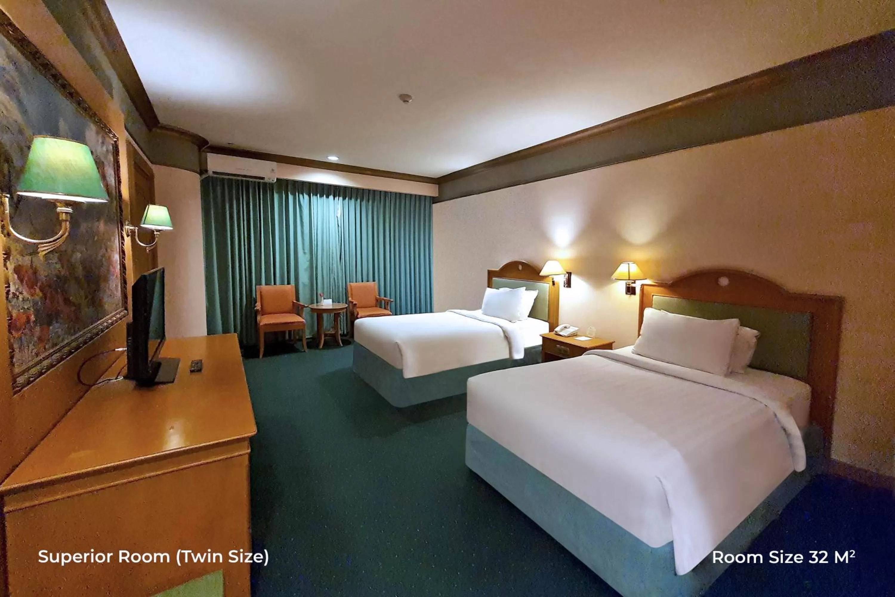 Hot Deal - Superior Room in Tunjungan Hotel