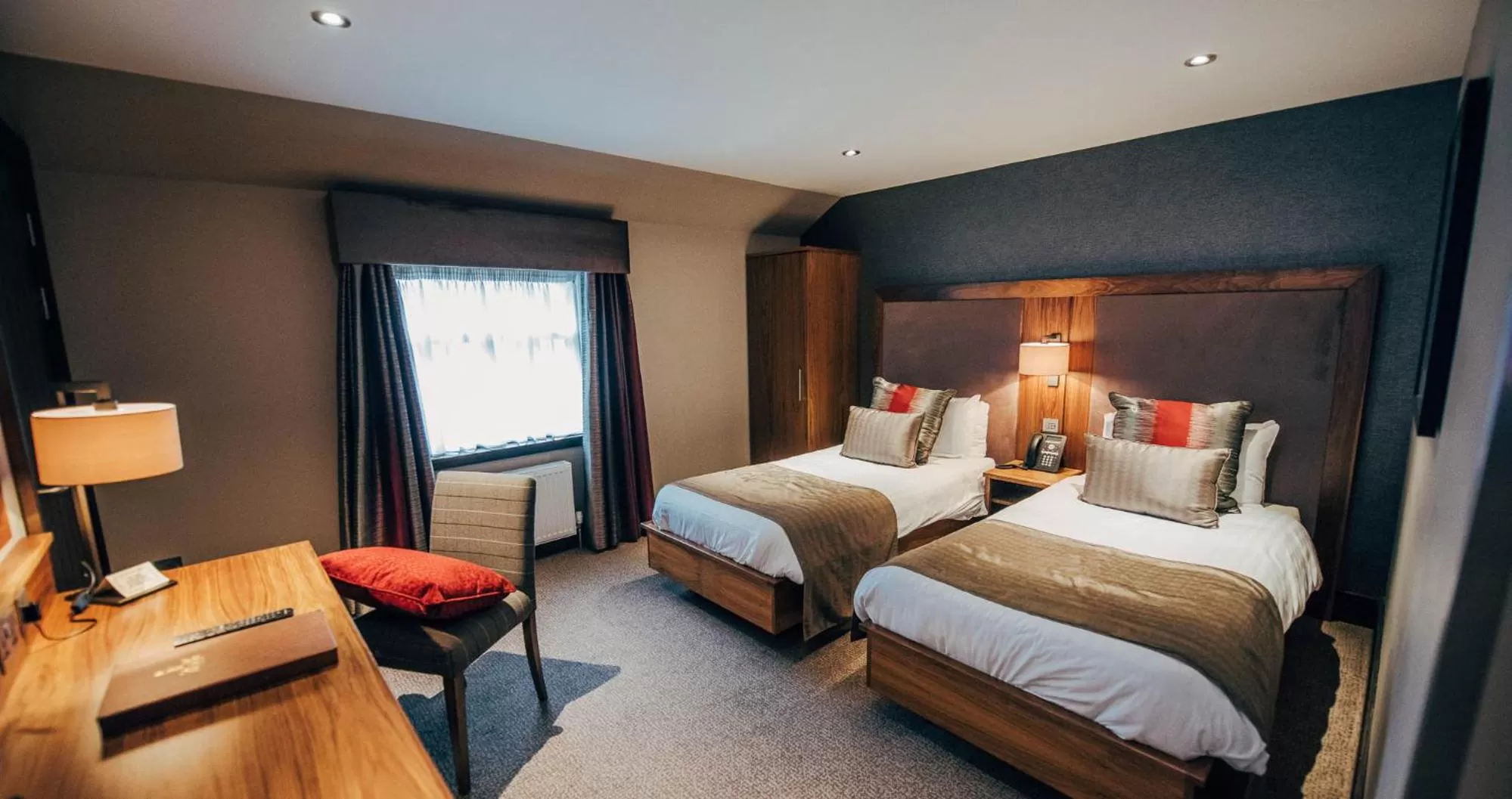 Twin Room in Busby Hotel