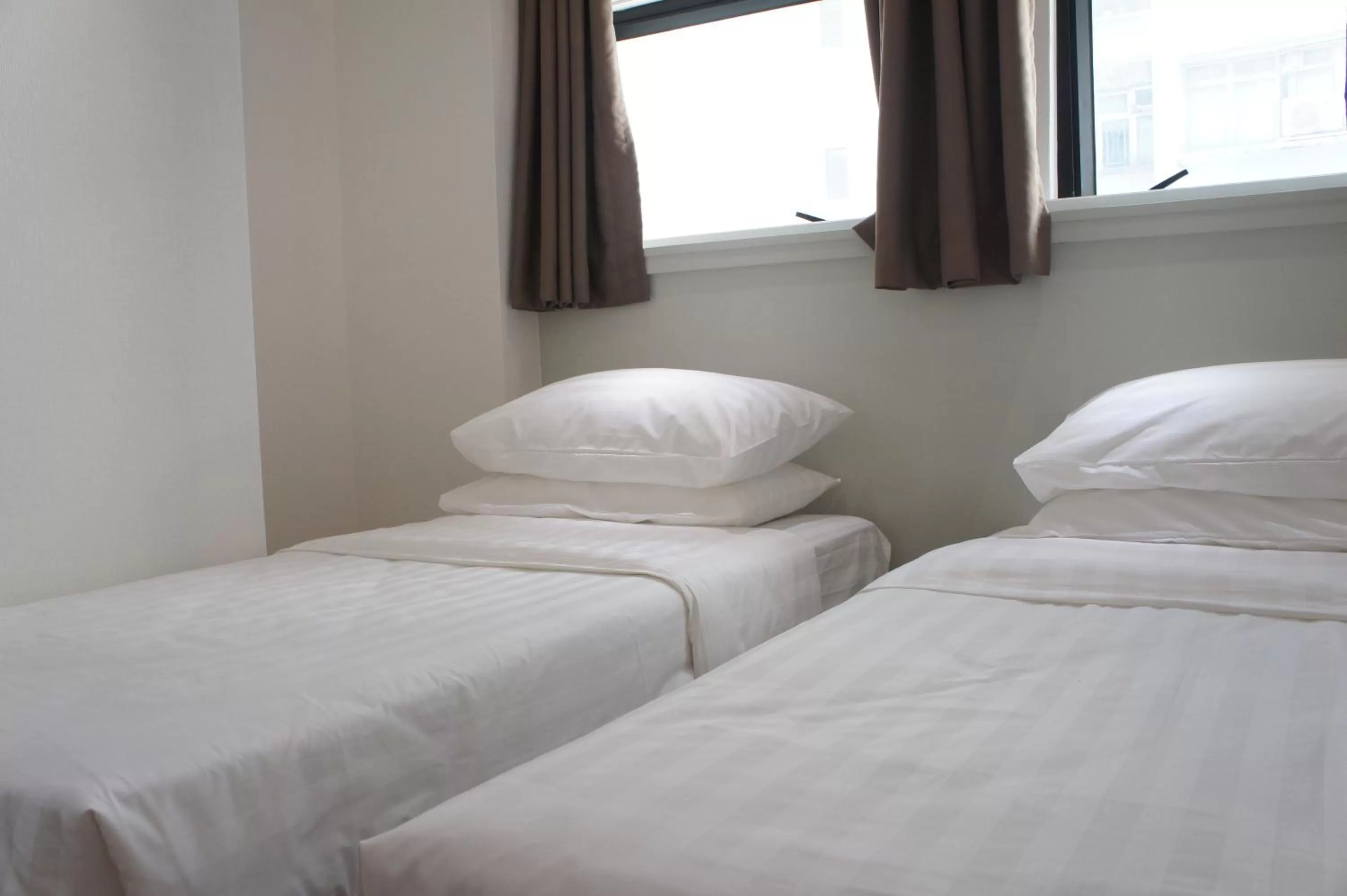 Superior Twin Room with City View in Homy Central