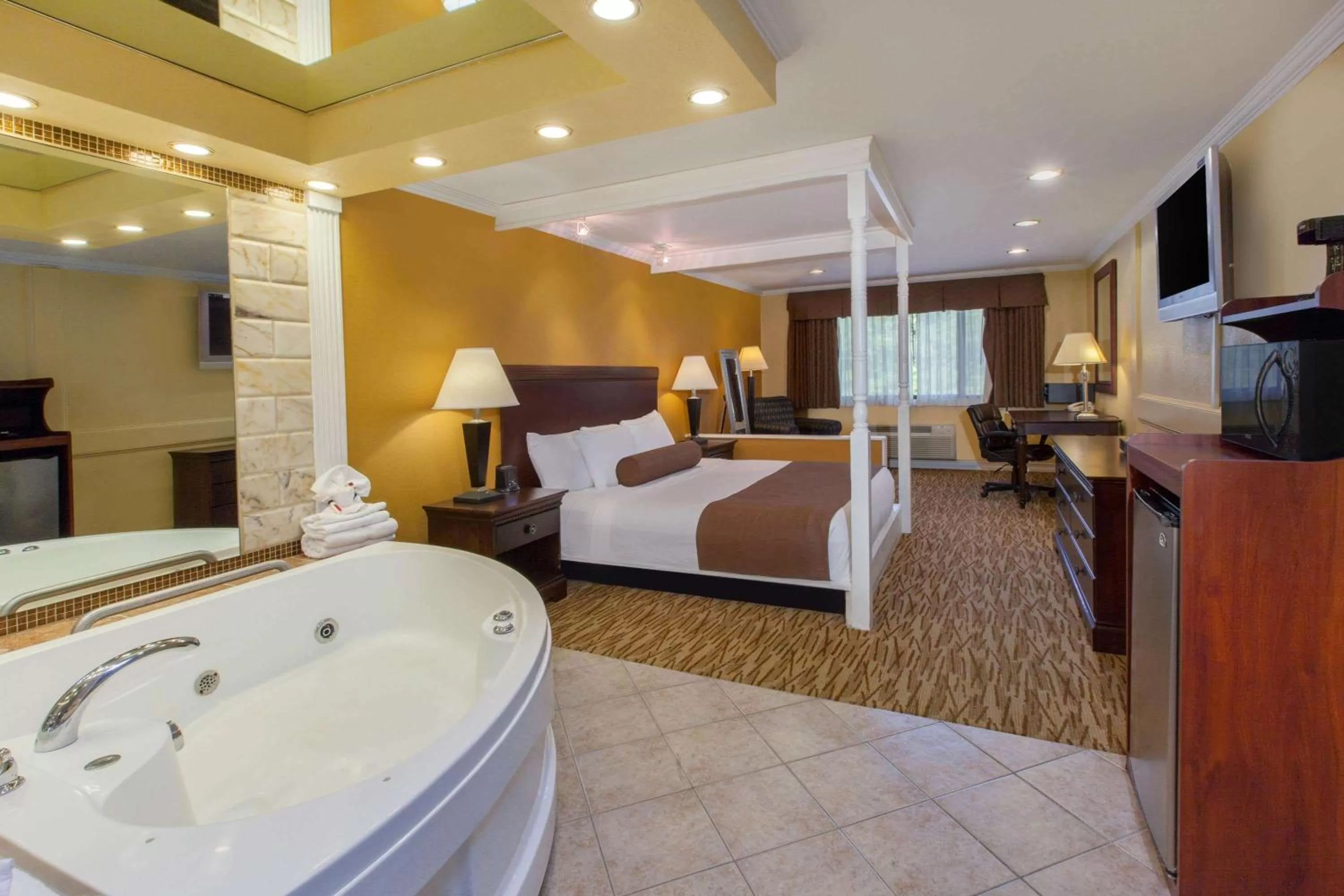 Luxury One-Bedroom King Suite -  Non-Smoking in Baymont by Wyndham Pompton Plains/Wayne