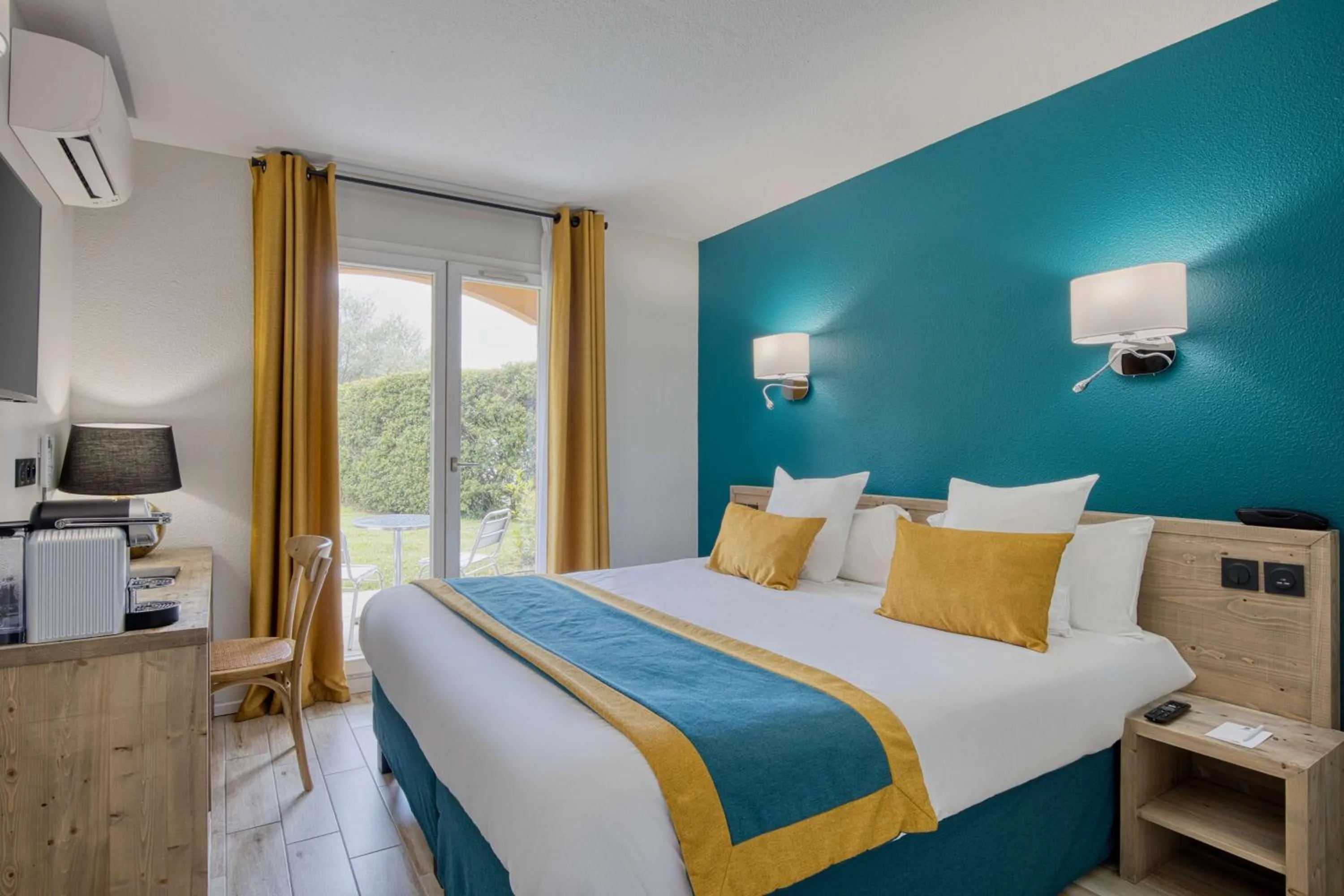 Classic King Room with Mountain View in Best Western Le Vauban