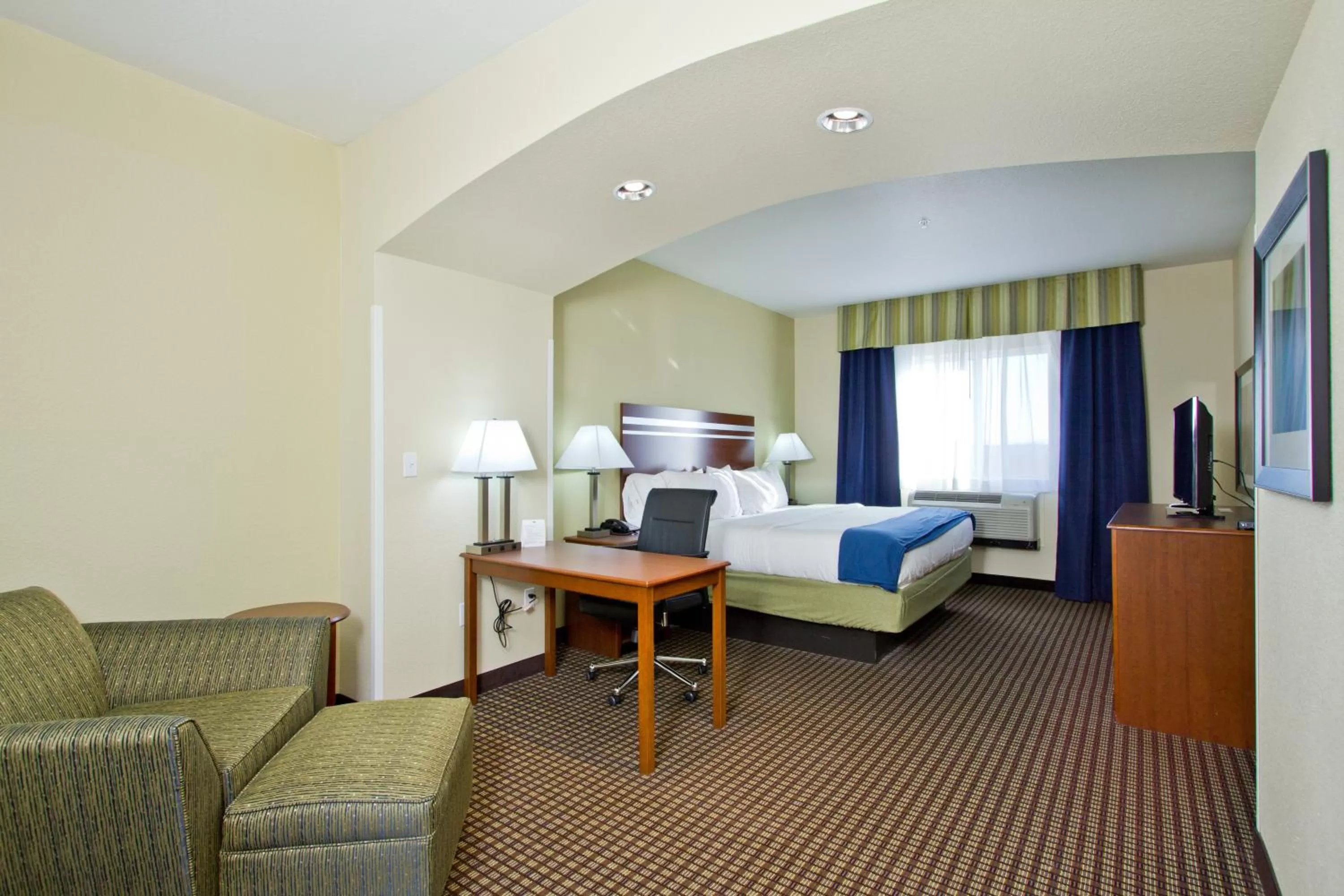 King Leisure - Hearing and Vision Impaired in Holiday Inn Express and Suites Denver East Peoria Street by IHG