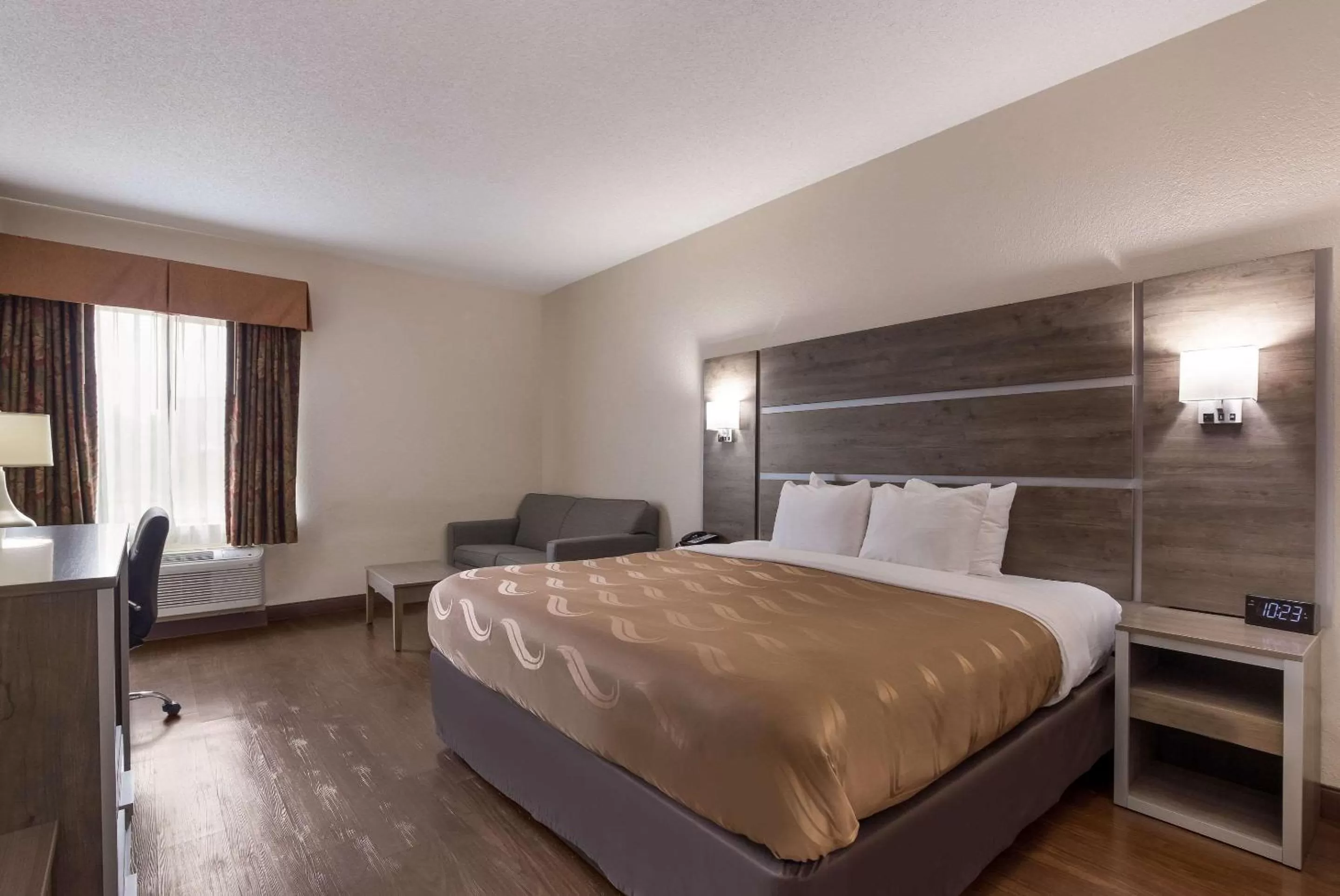 King Room - Non-Smoking in Quality Inn Thomasville-Northpark
