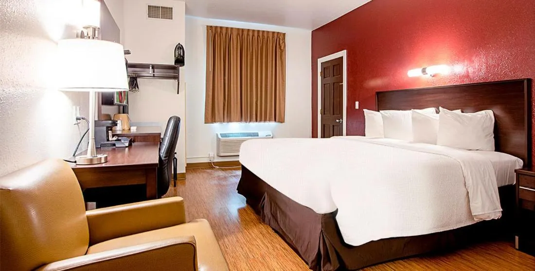 Superior King Room in Seasons Inn Traverse City