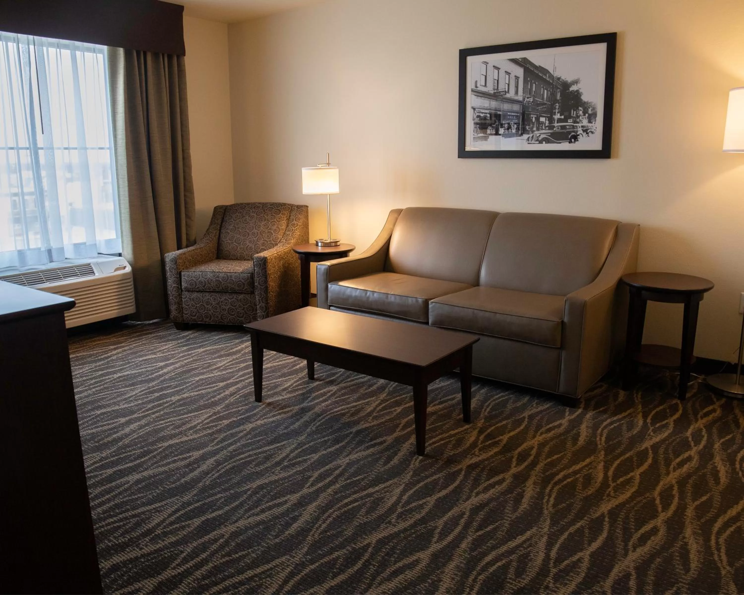 One-Bedroom Suite in Cobblestone Hotel & Suites - Two Rivers