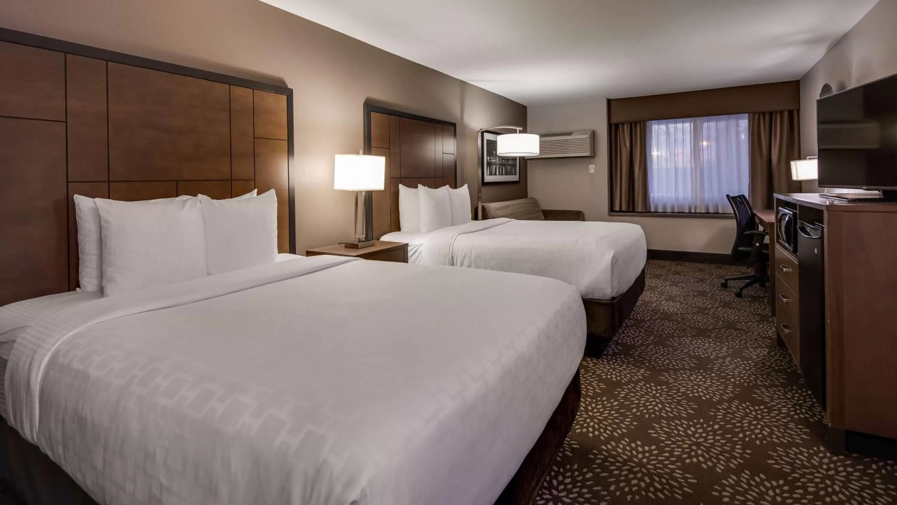 Queen Room with Two Queen Beds and Sofa Bed in Best Western Plus Spokane North