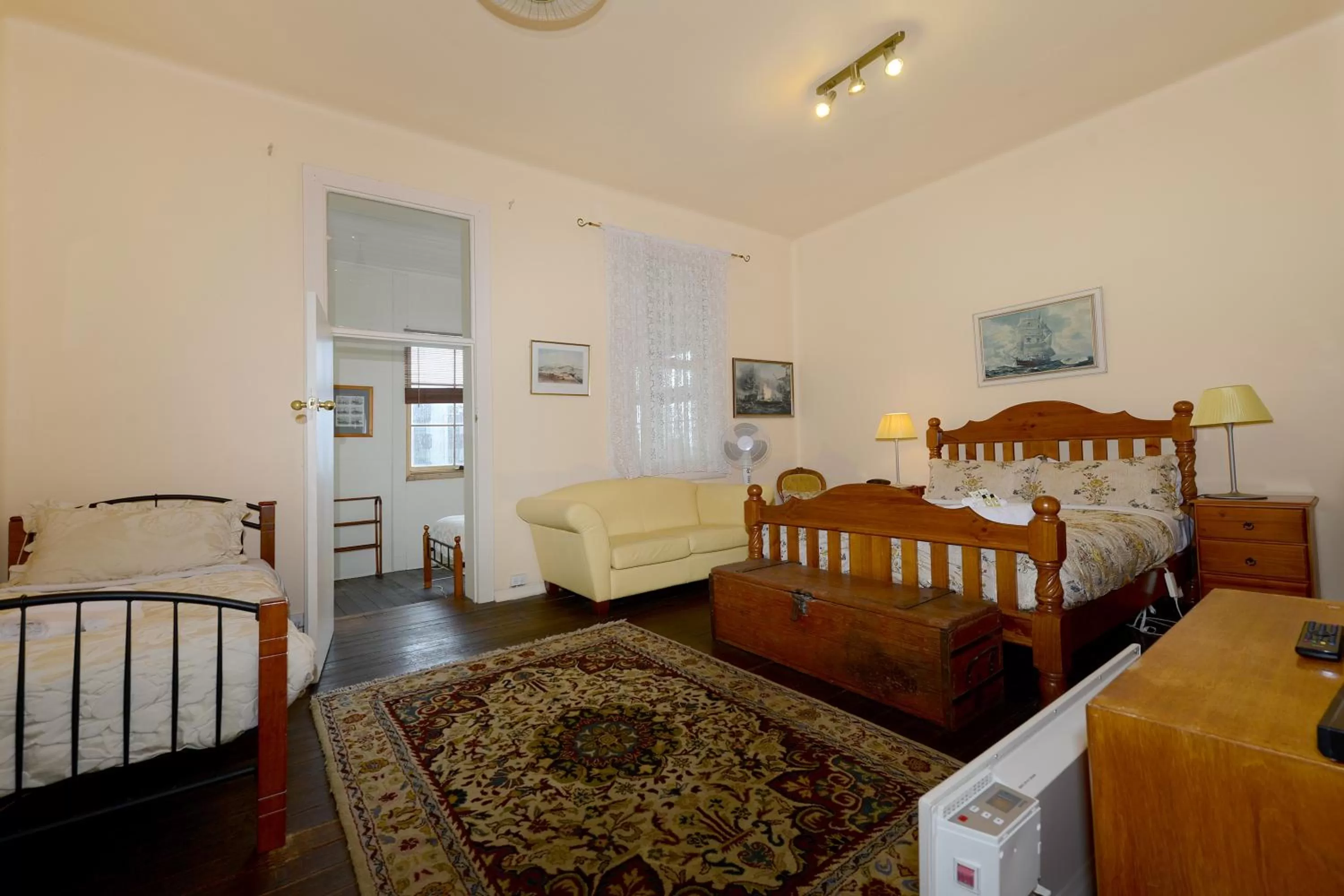 Executive Family Room with Private Bathroom in Edinburgh Gallery Bed & Breakfast