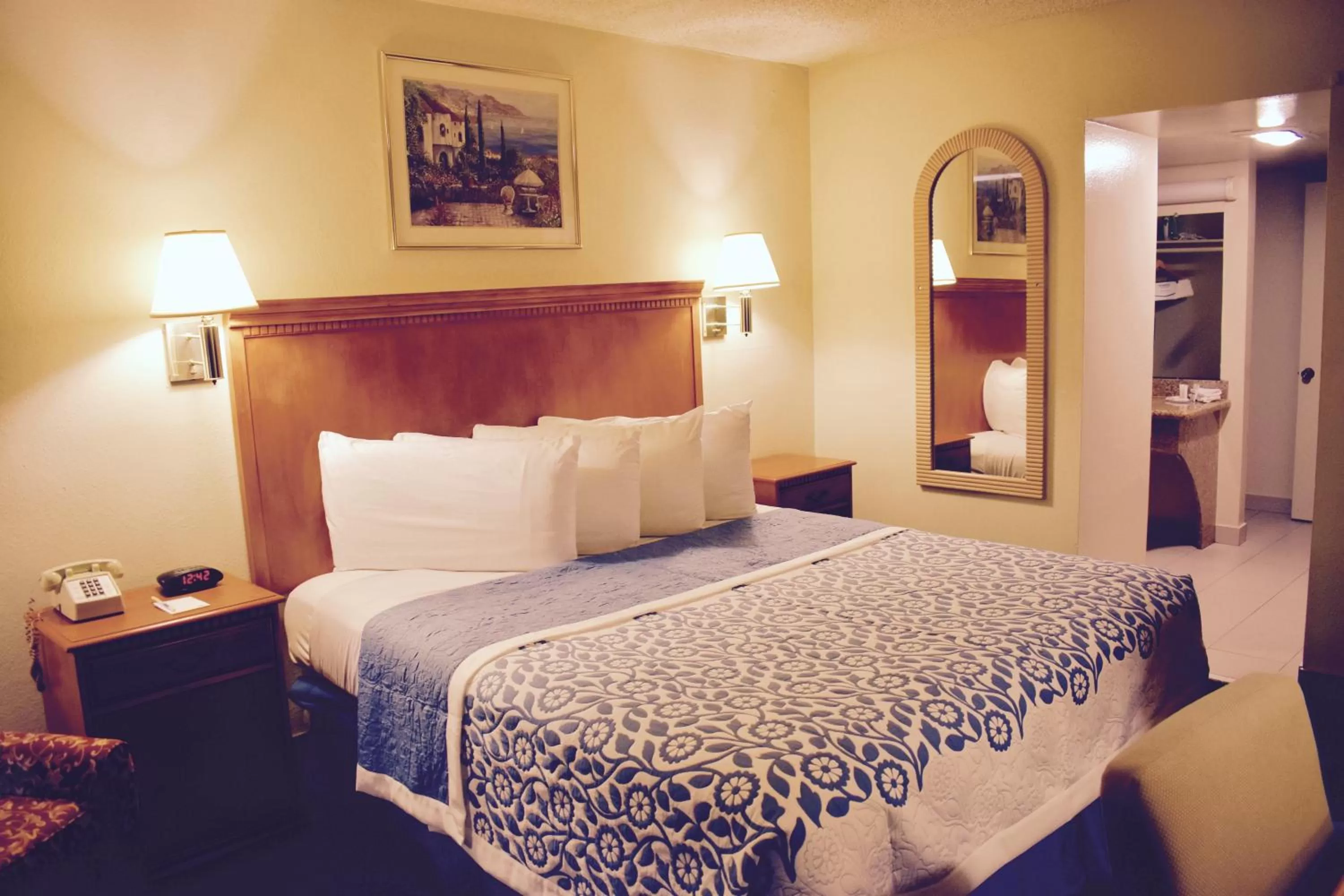 King Room - Non-Smoking in Days Inn by Wyndham Anaheim Near the Park