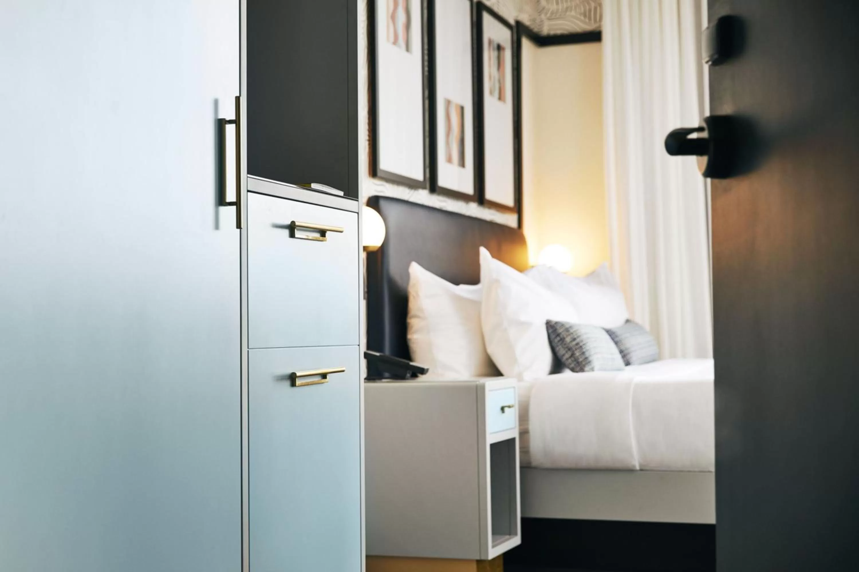 Corner Suite in Kinley Cincinnati Downtown, a Tribute Portfolio Hotel