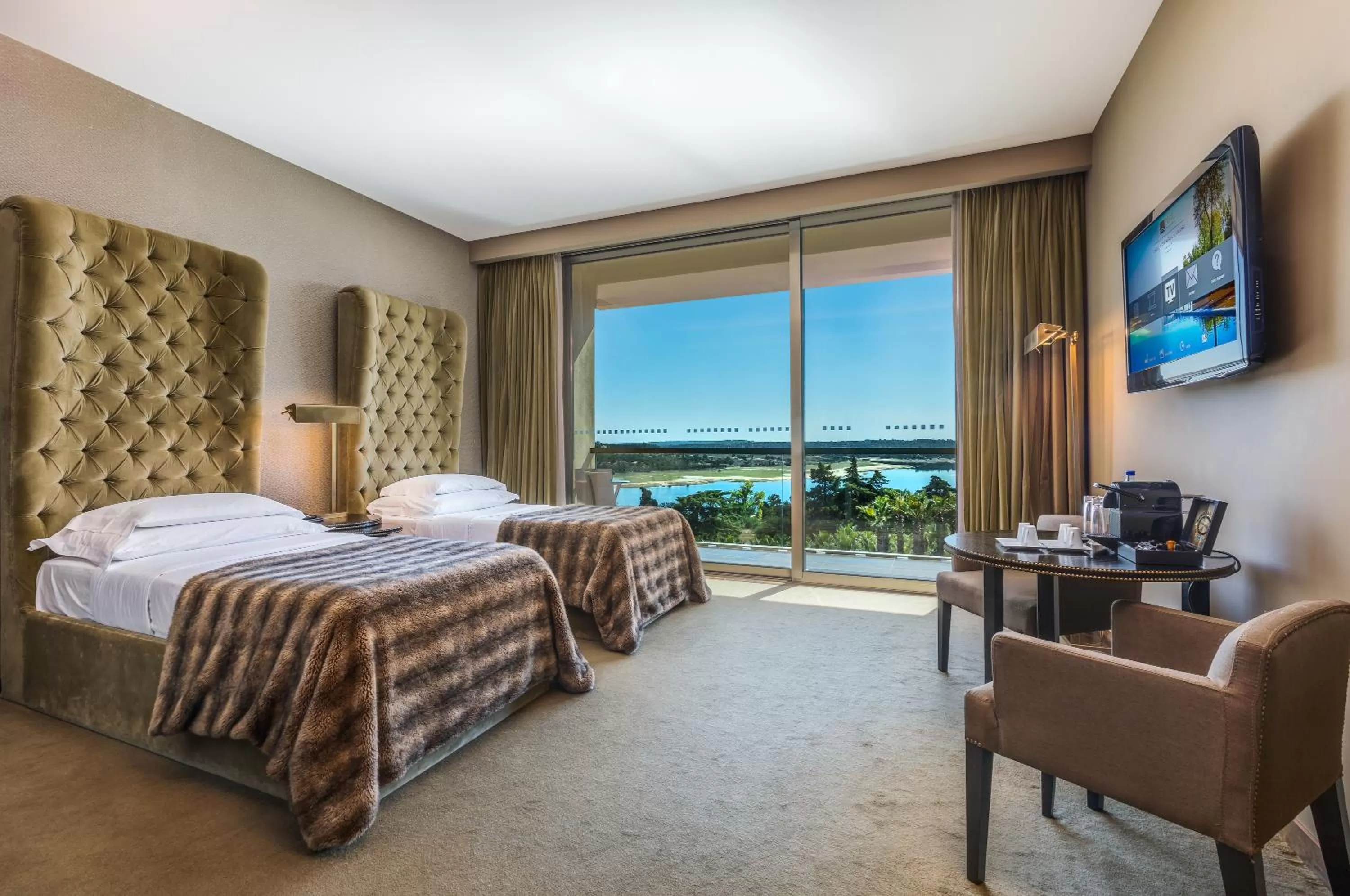 Family Room with Lake View in AP Lago Montargil - Conference & SPA