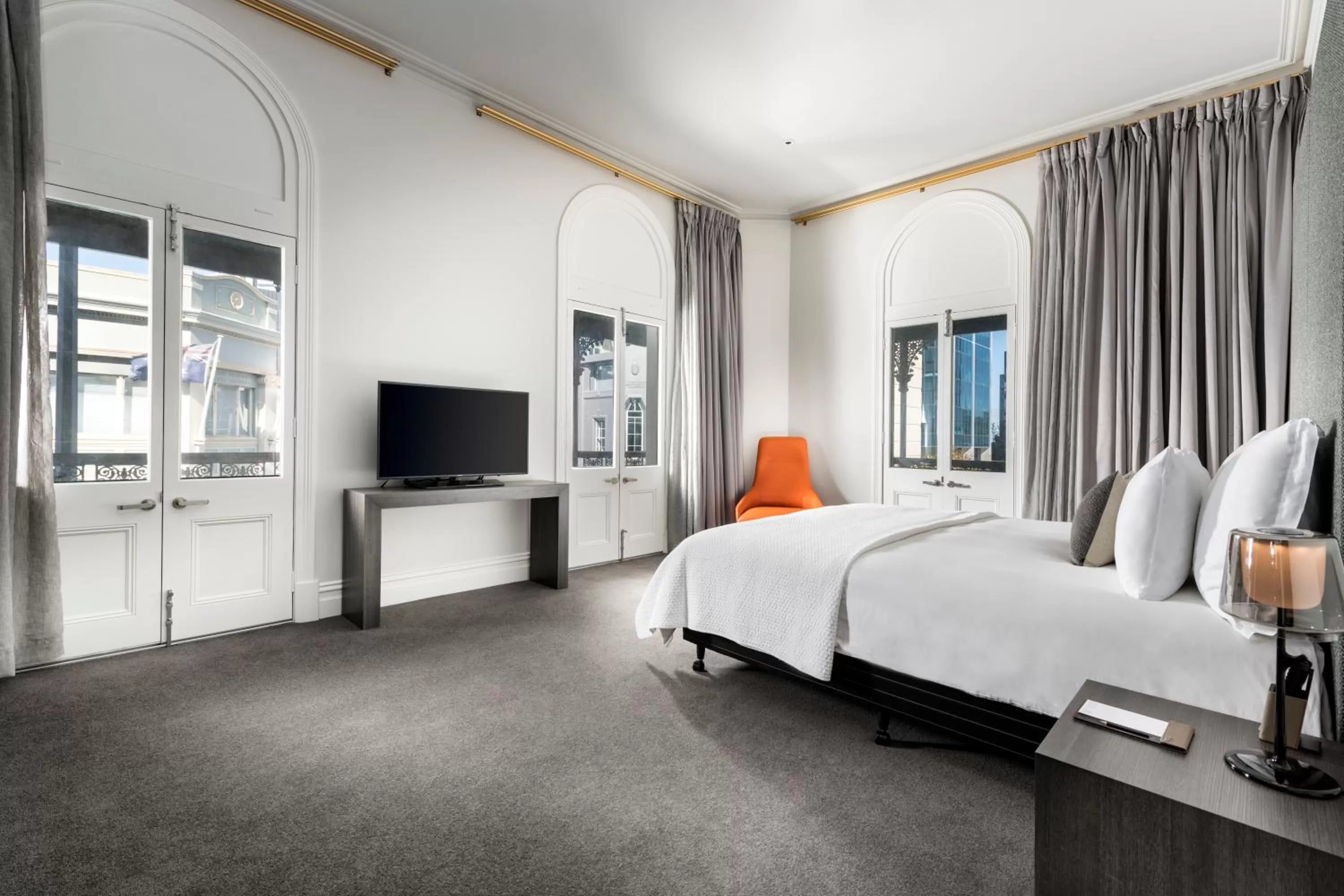 Heritage King Suite in The Melbourne Hotel