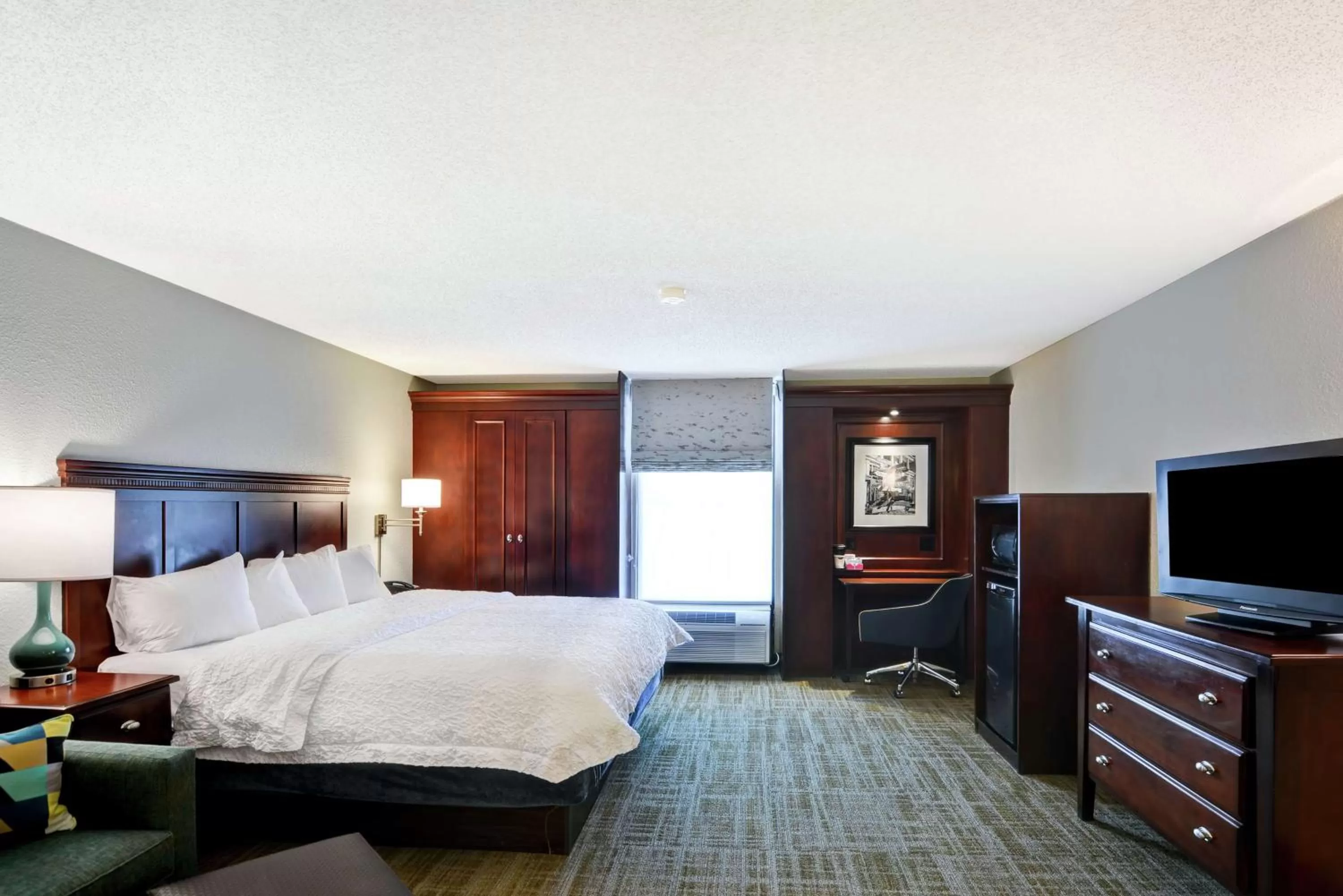 Deluxe King Room - Non-Smoking in Hampton Inn Charlotte-Gastonia