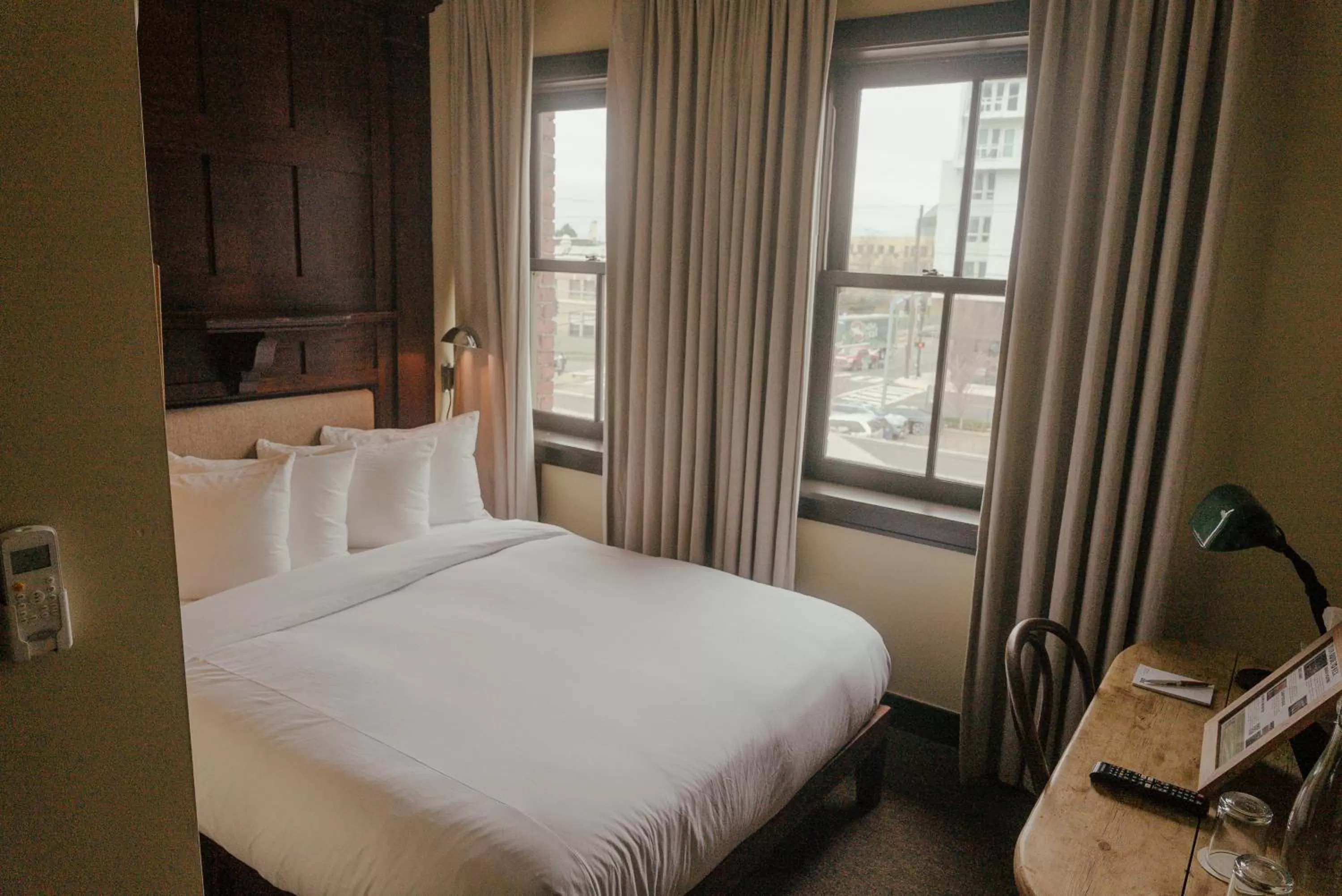 Queen Room with Shared Bathroom in KEX Hotel