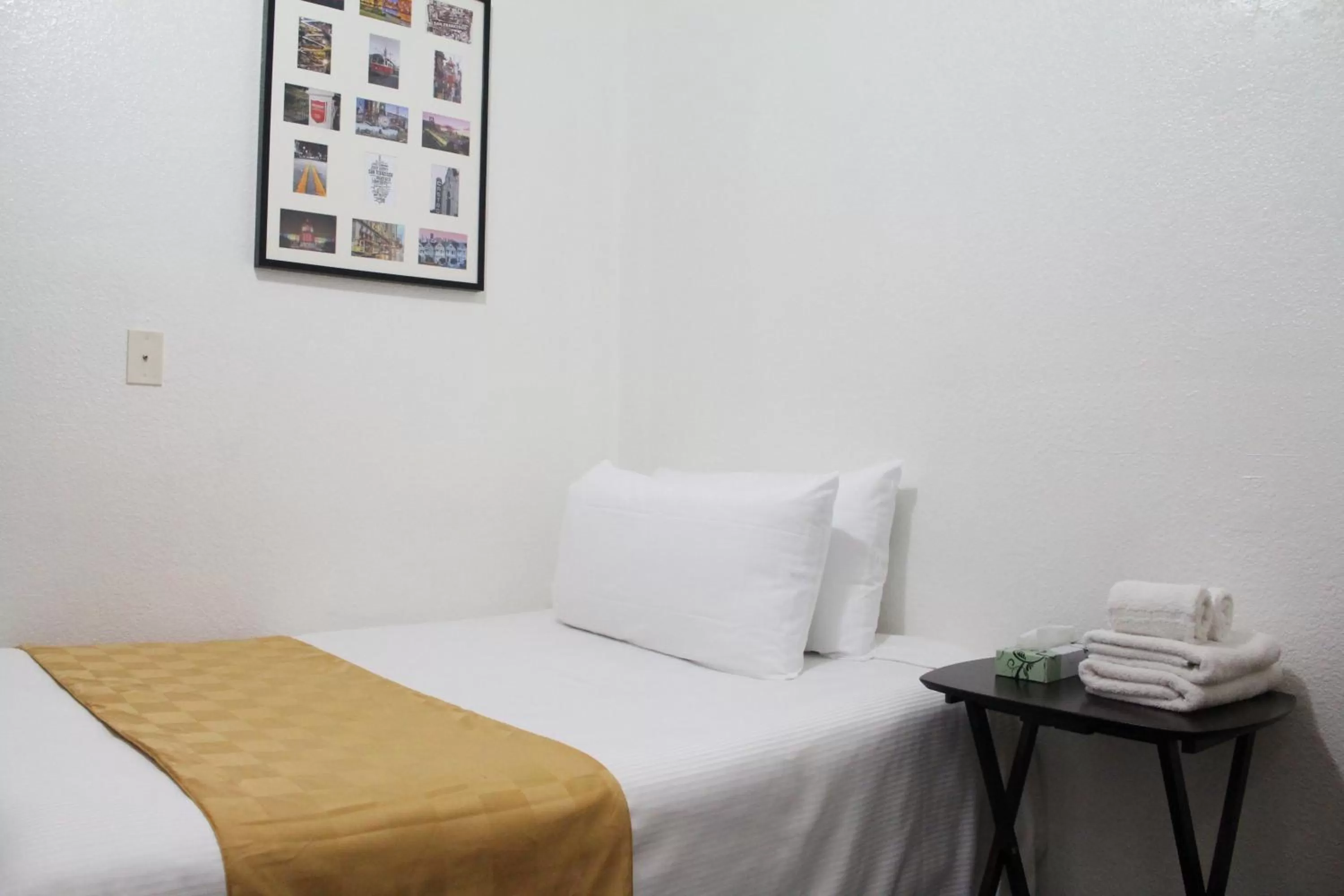 Deluxe Room with One Full Bed and Shared Bathroom in Union Hotel