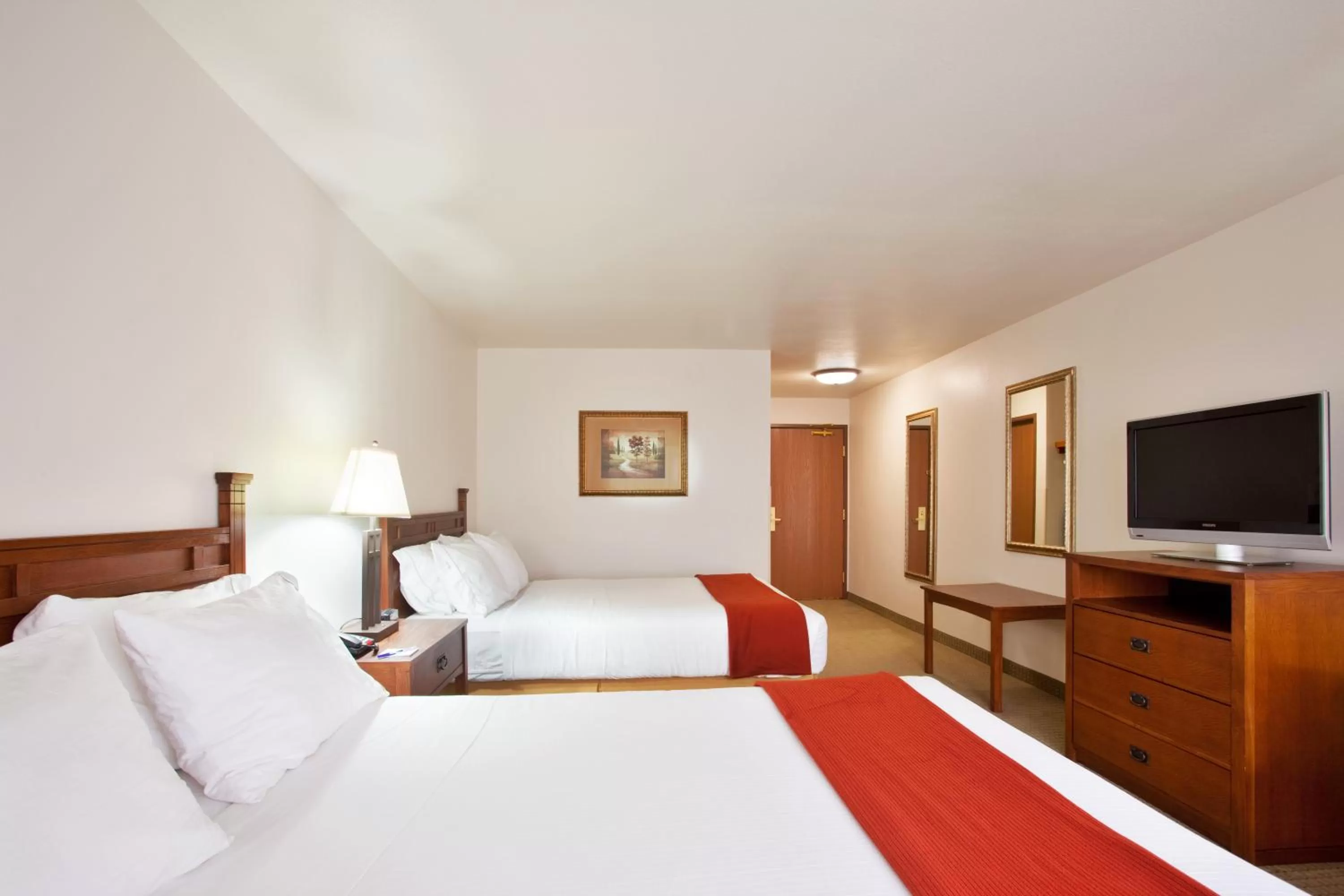 Standard Room in Holiday Inn Express Hotel & Suites Mattoon by IHG