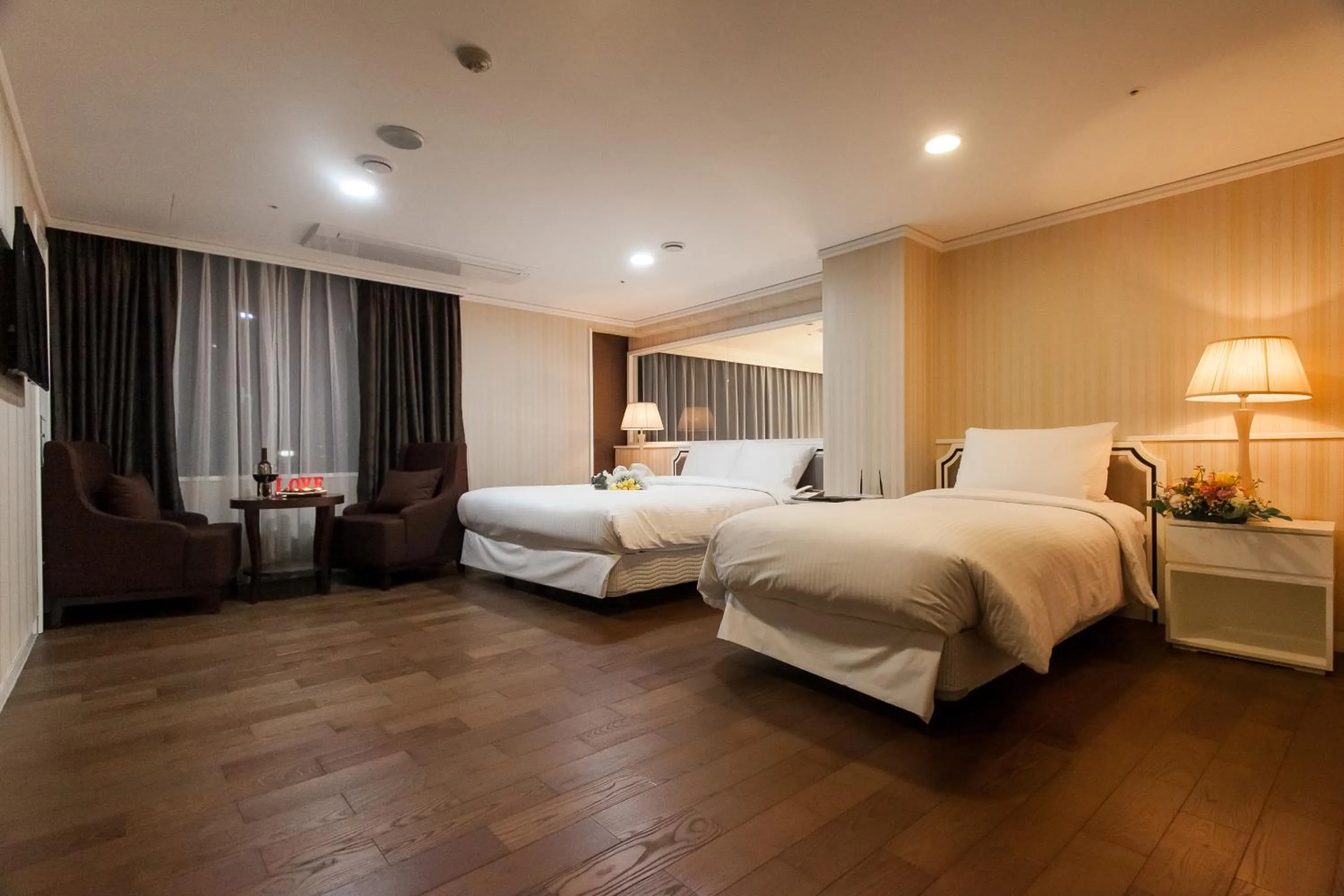 Suite with Private Pool in Hotel Pharos