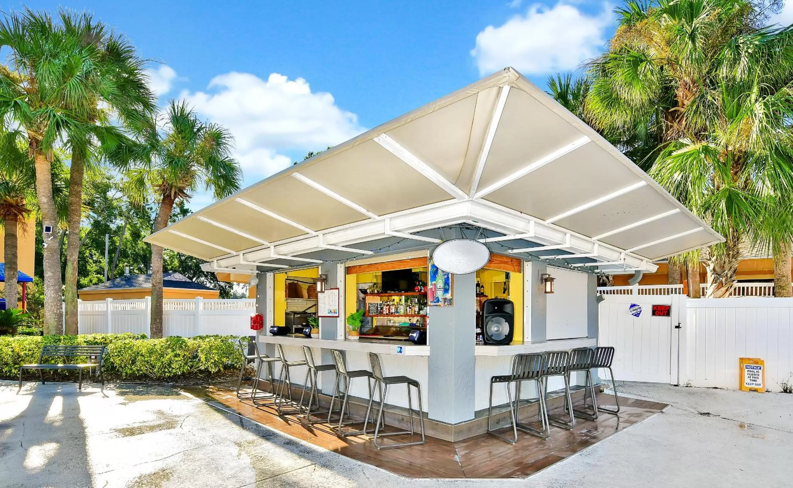 Restaurant/places to eat in Mi Casa Hotel