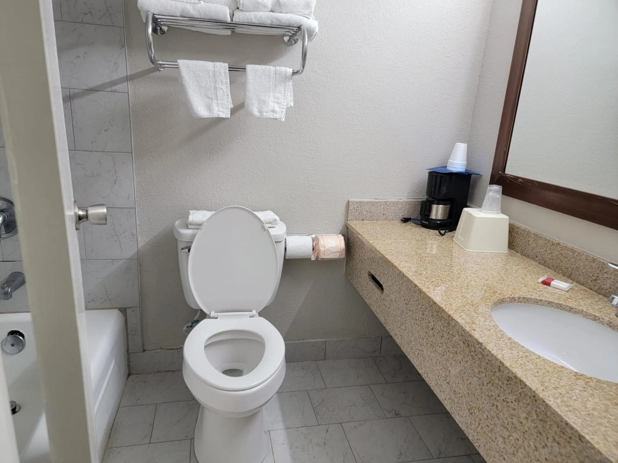 One-Bedroom Queen Suite - Non-Smoking in Days Inn by Wyndham Dothan